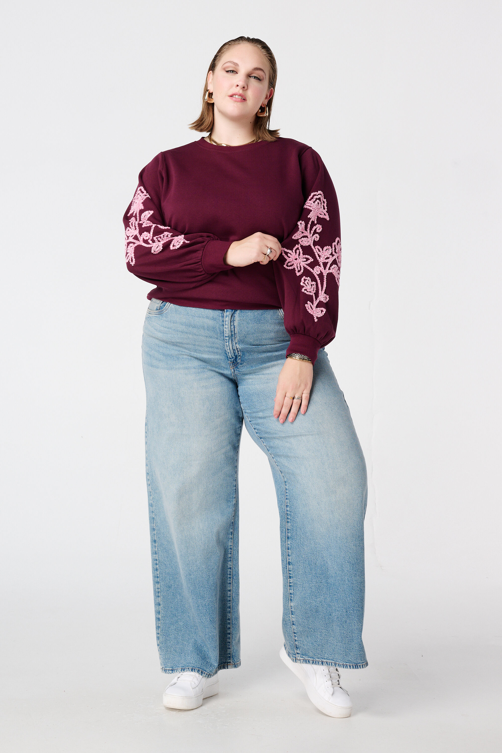 Jersey con bordados suaves en las mangas image number 5