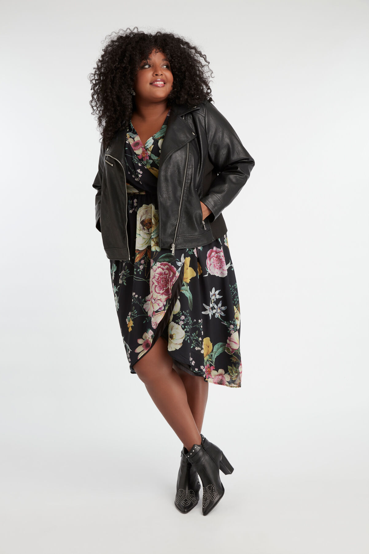 Vestido cruzado con estampado de flores image number 7