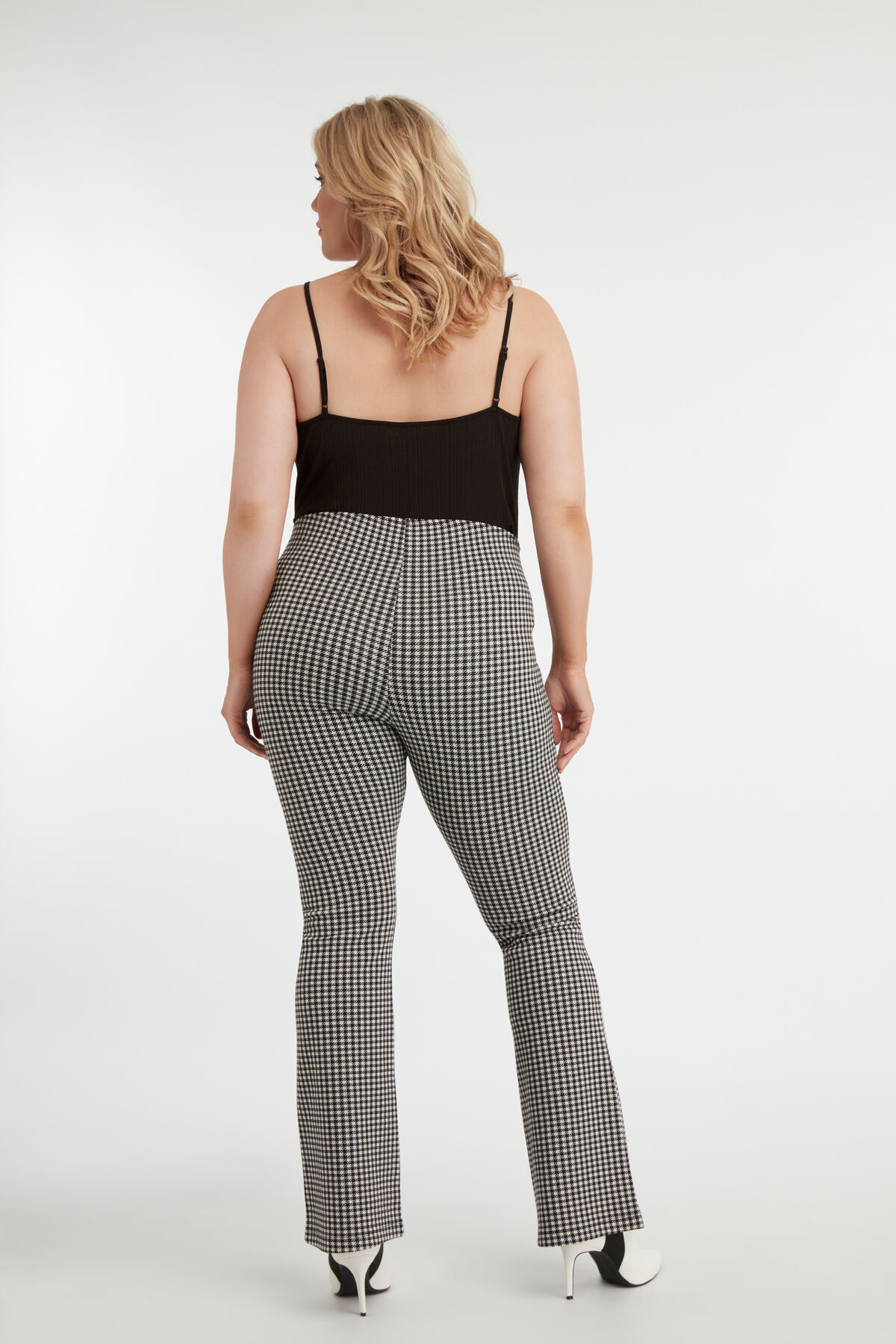 Leggings acampanados de punto image number 4