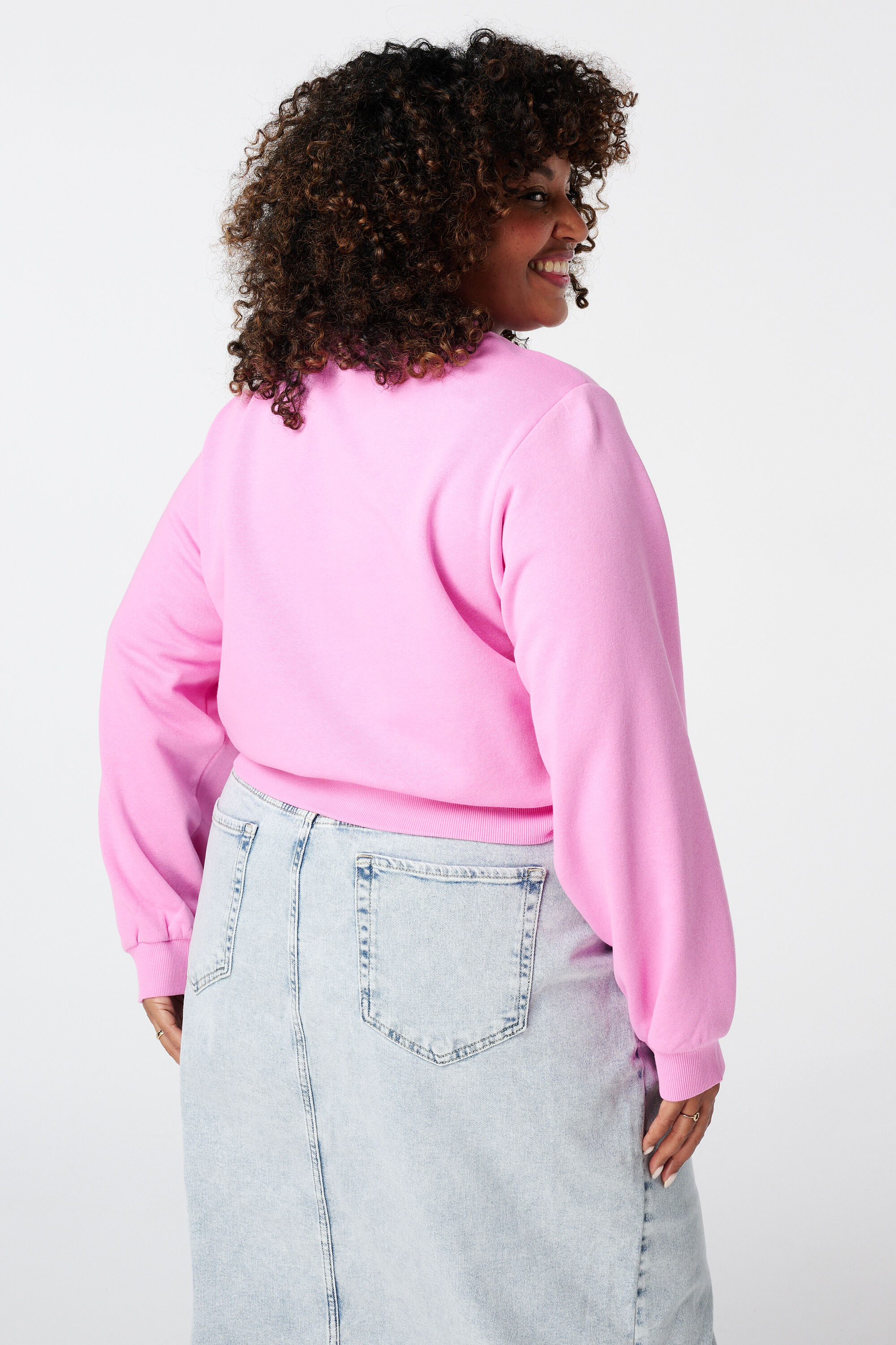 Su&eacute;ter con texto image number 3