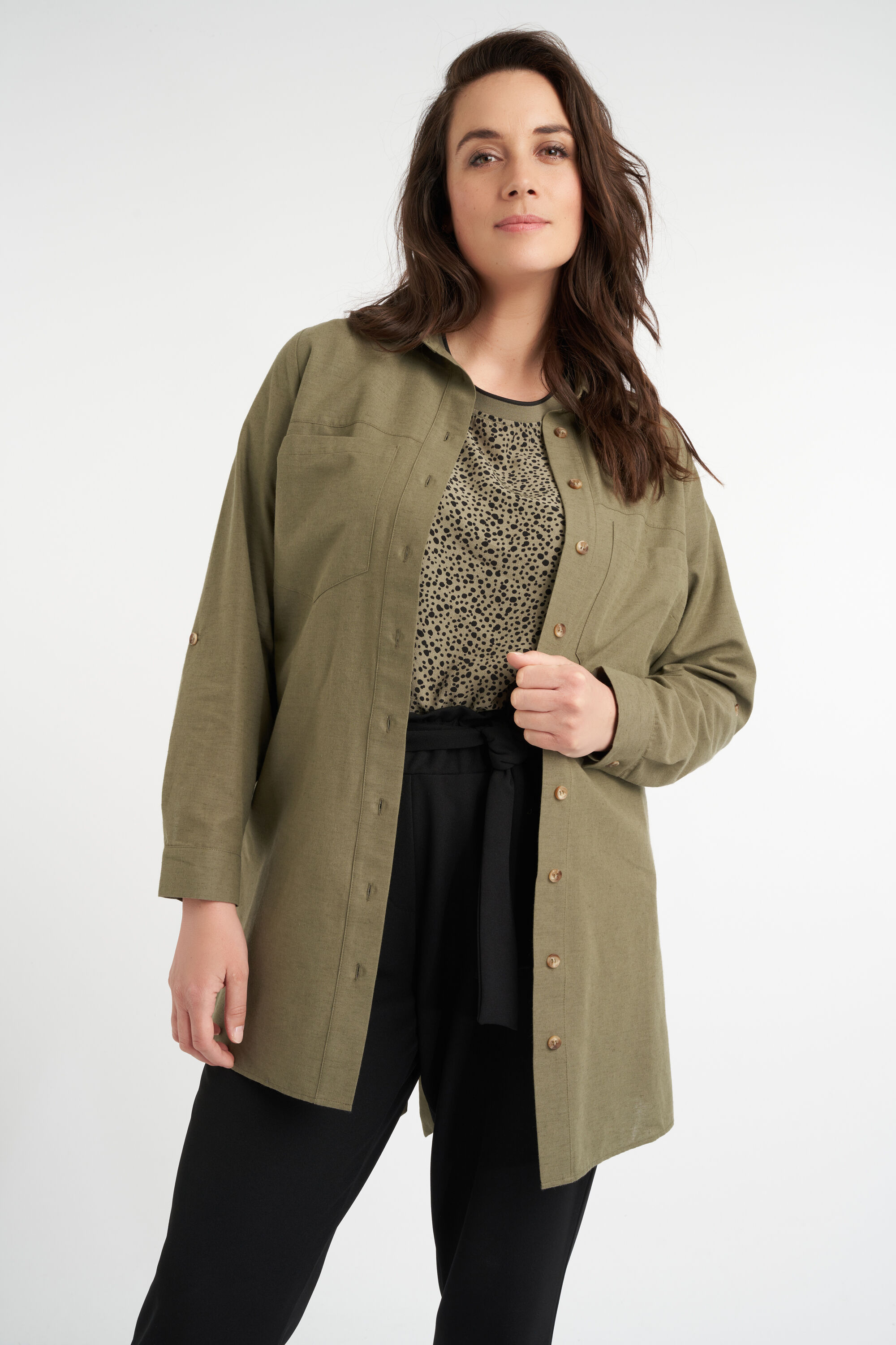 Chaqueta con cinto atado image number 5