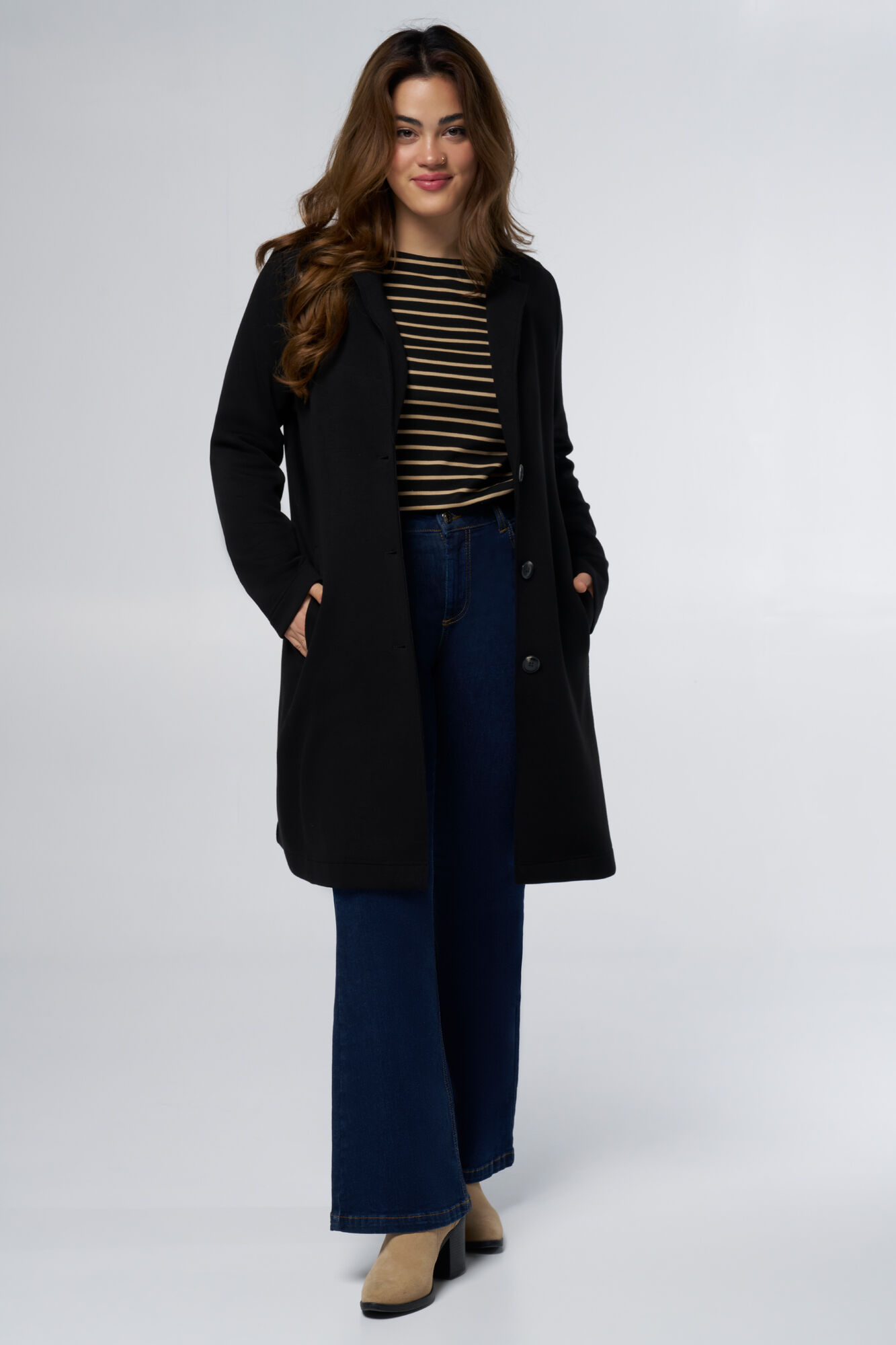 Abrigo con botones  image number 6