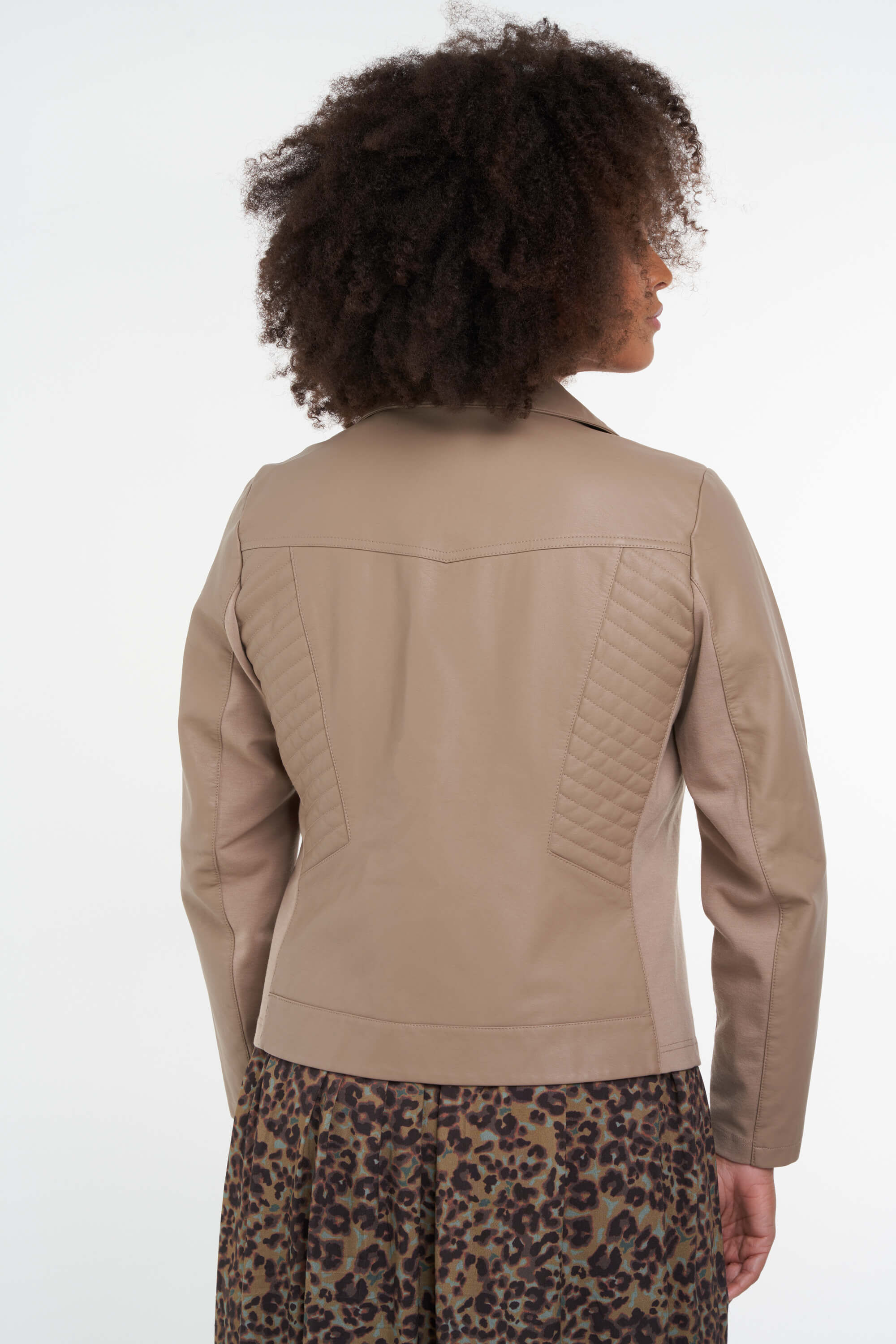 Chaqueta de cuero sint&eacute;tico  image number 4