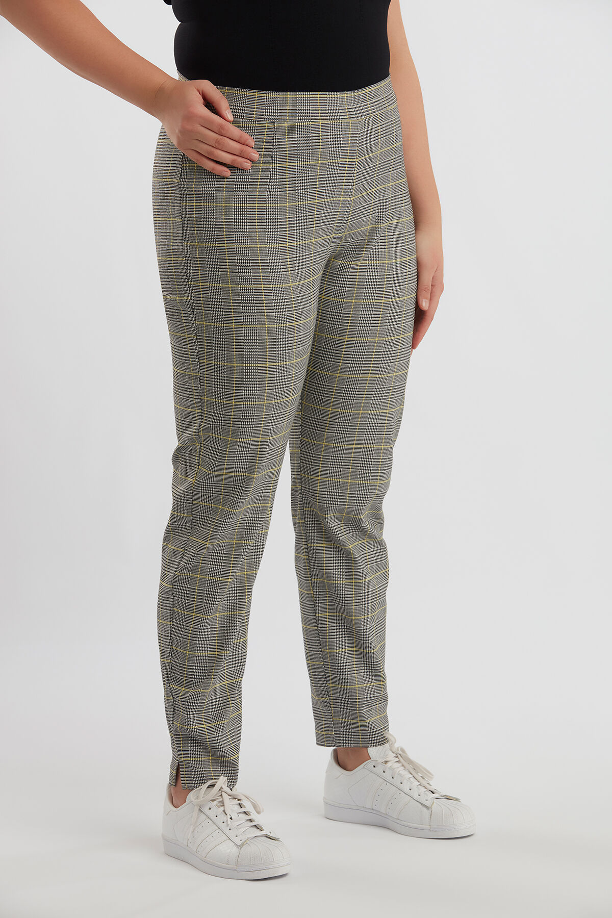 Pantal&oacute;n de cuadros con cremallera image number 4