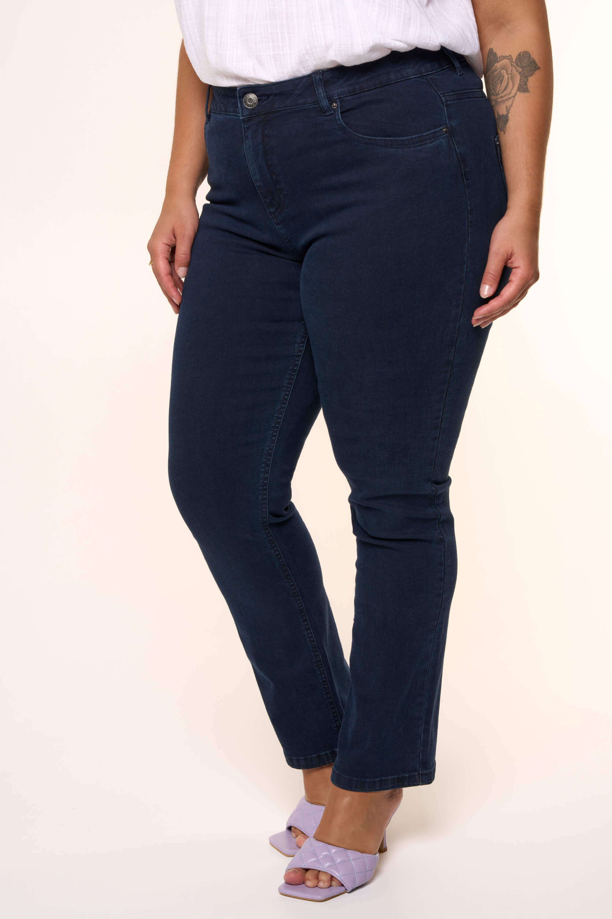 Los vaqueros LILY de corte recto image number 5