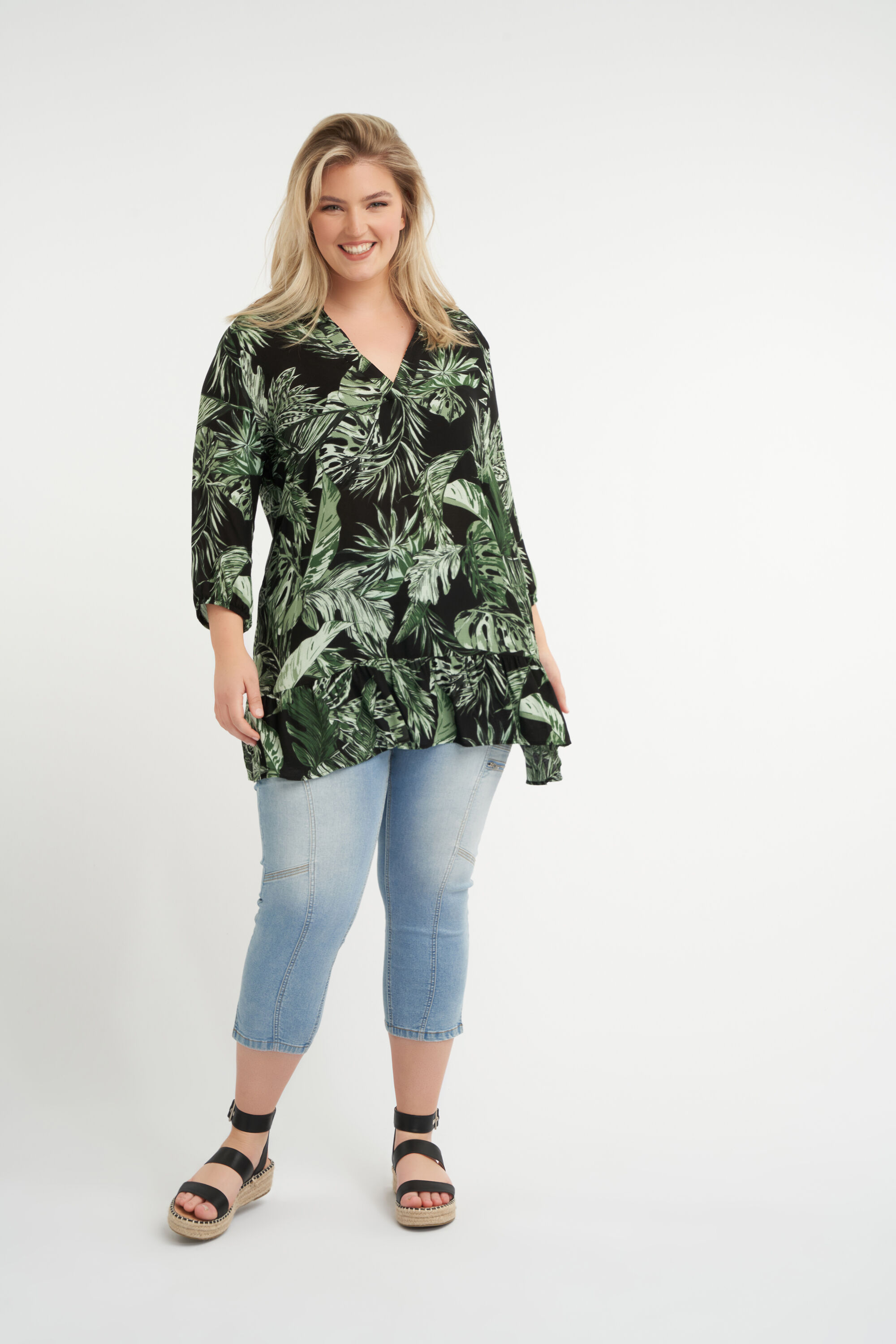 Blusa con volantes image number 5