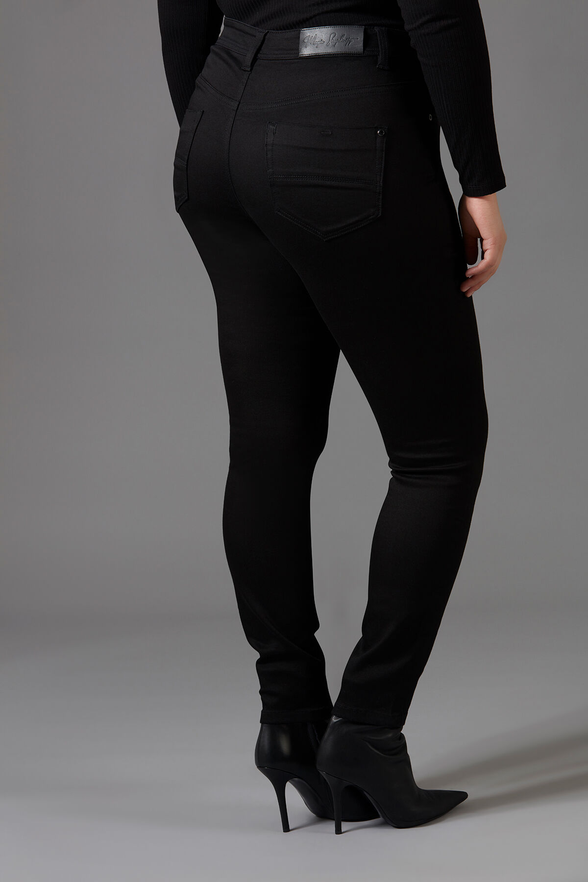 Pantal&oacute;n vaquero pitillo SHAPING image number 4