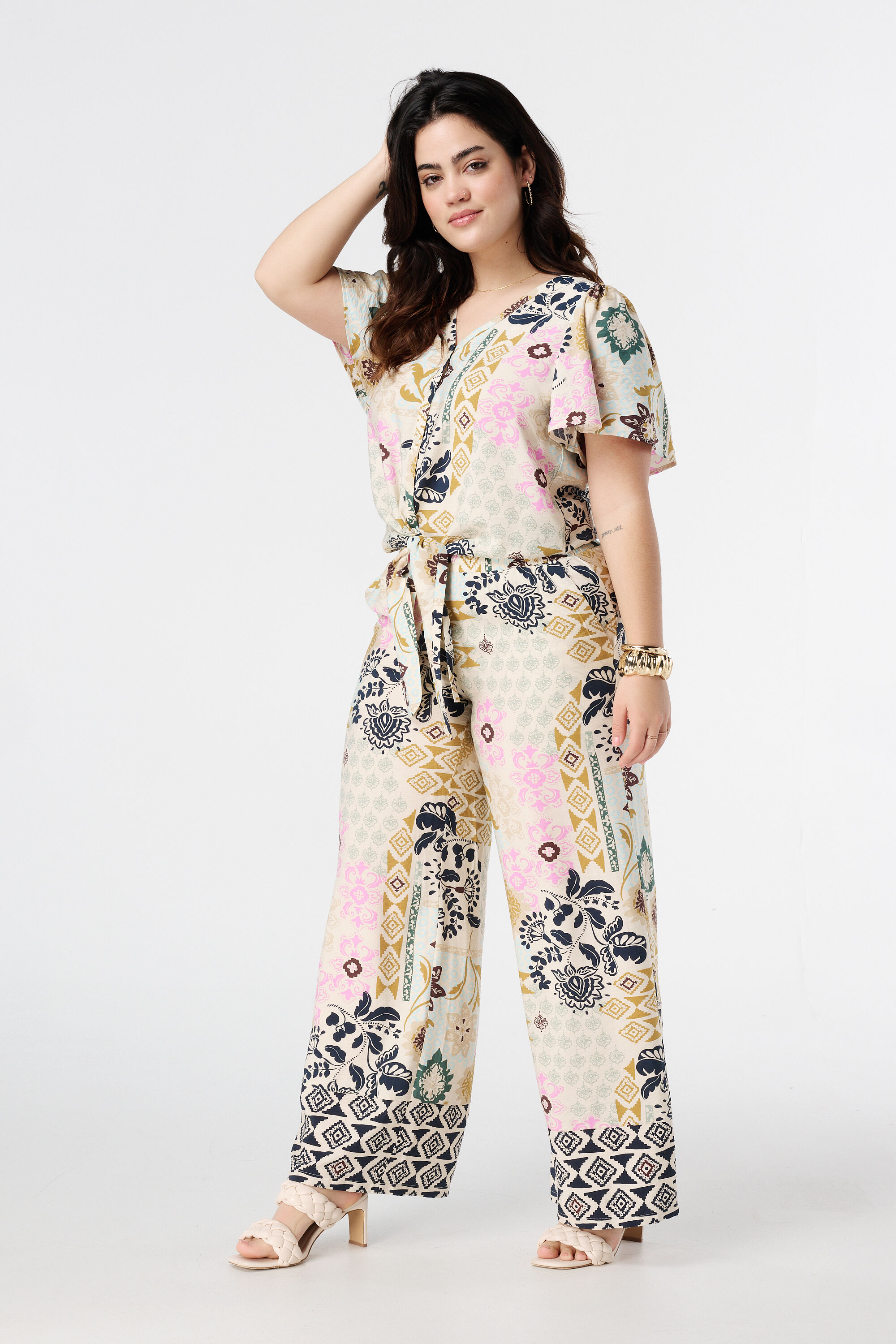 Blusa con un lazo decorativo image number 5