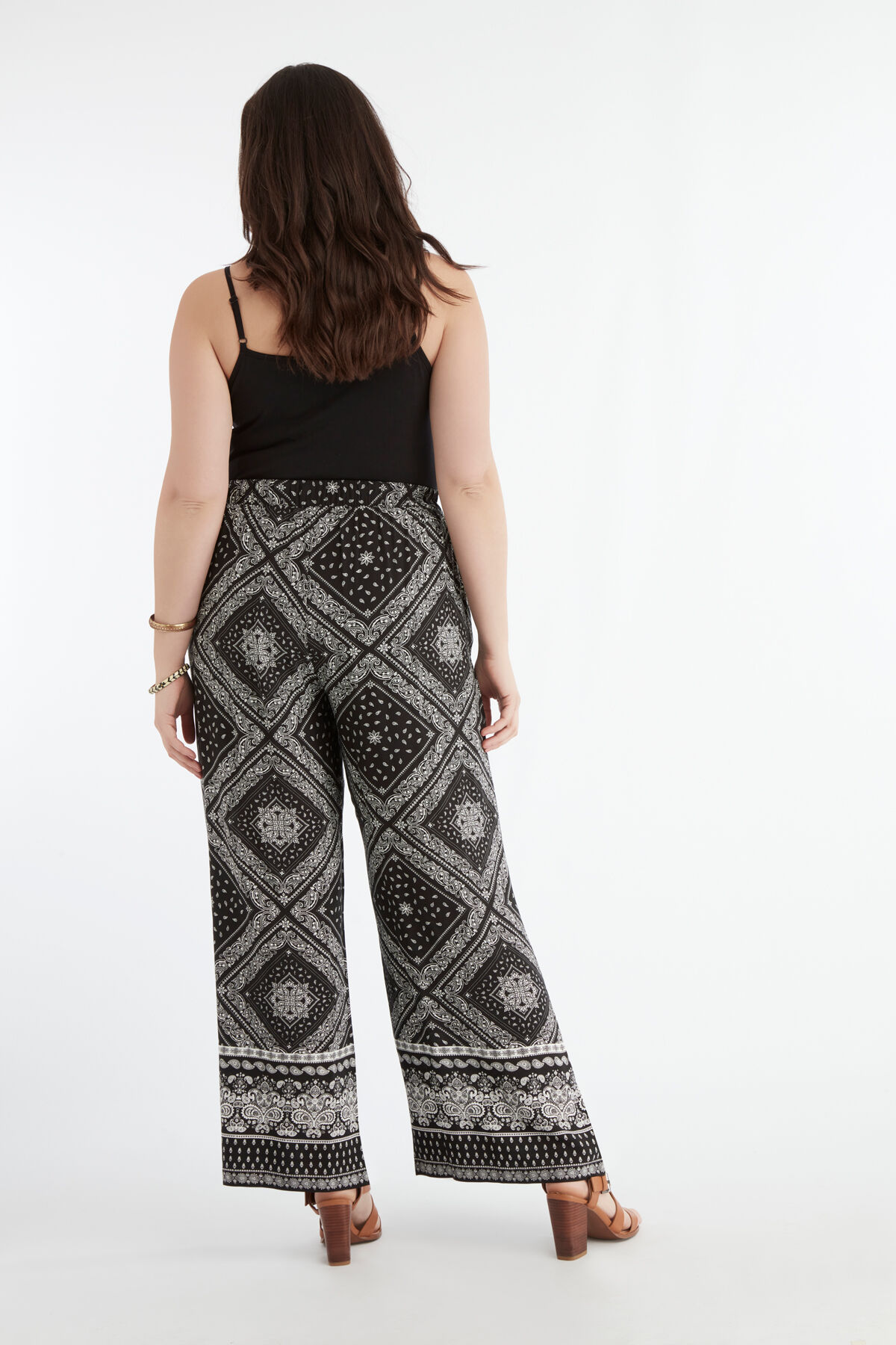 Pantalones anchos estampados image number 4