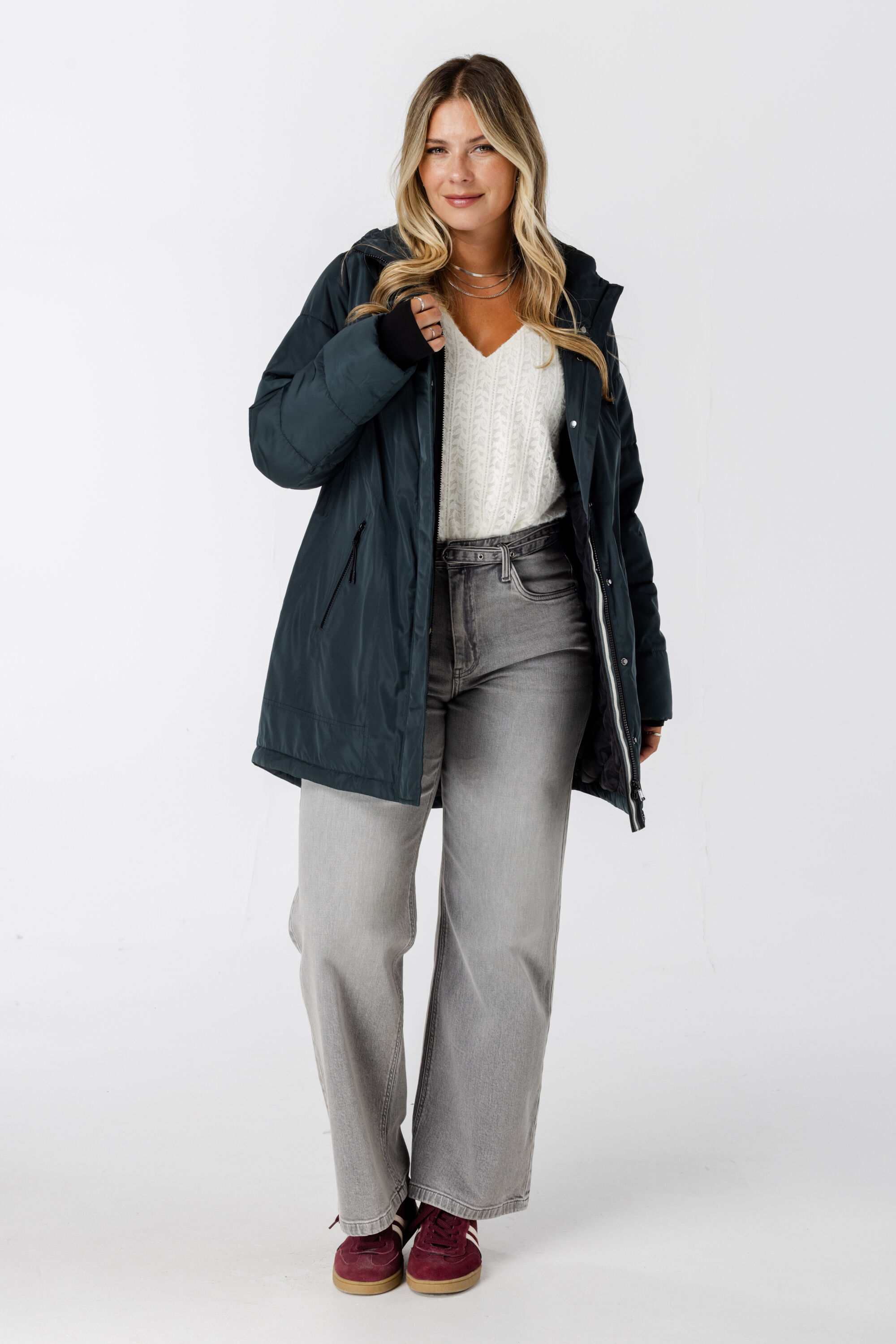 Chaqueta con cremallera y capucha image number 5