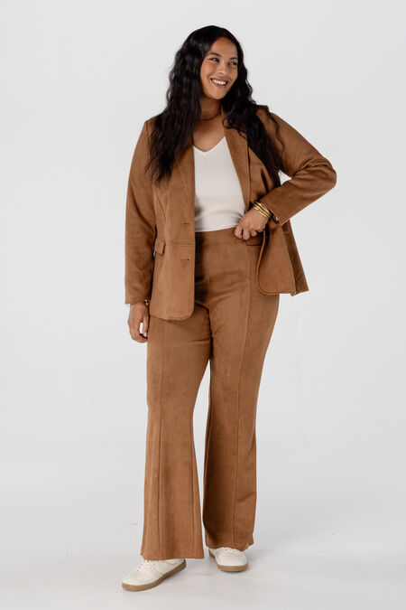 Pantalones acampanados con aspecto de ante Pantalones acampanados con aspecto de ante