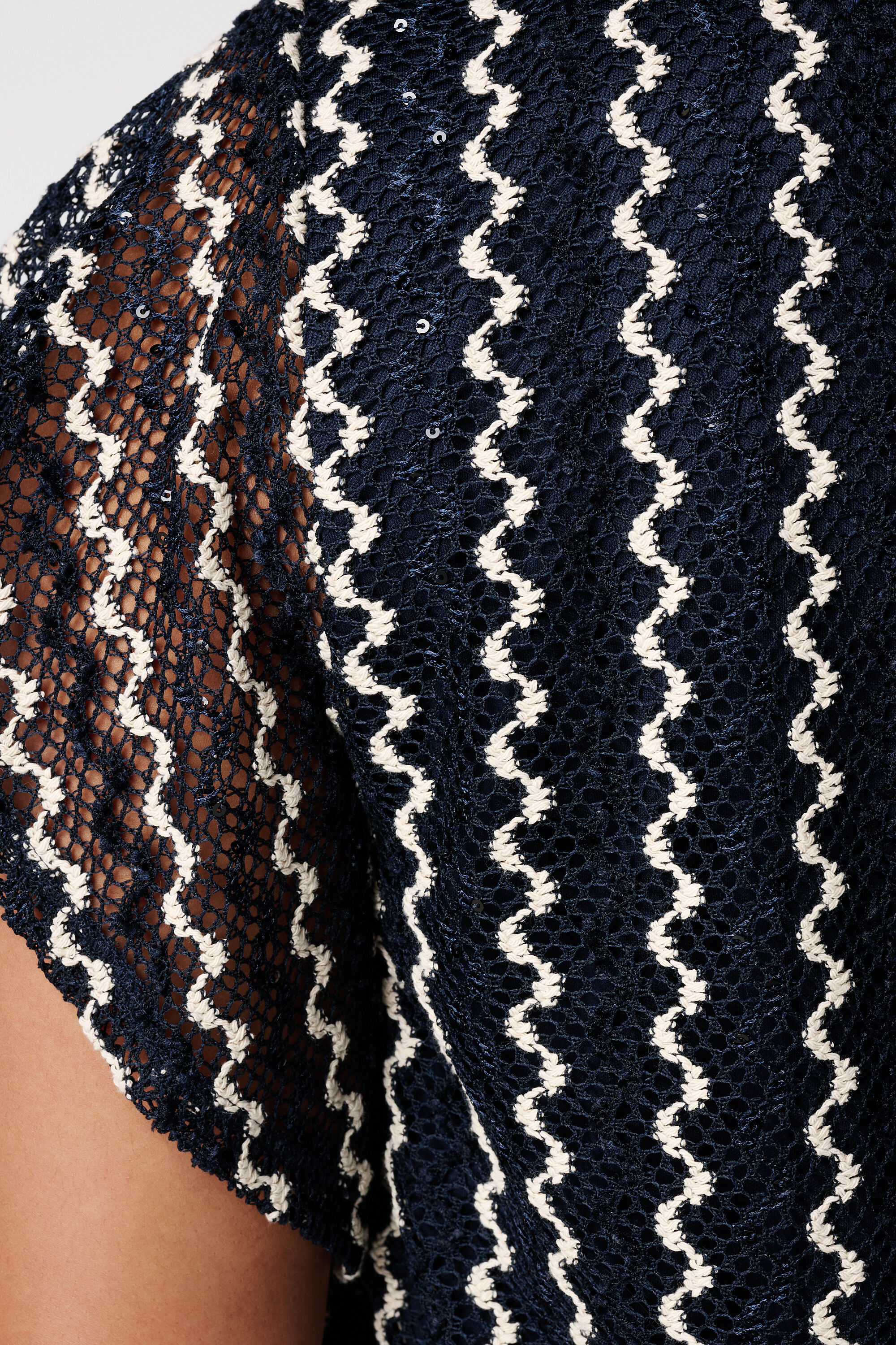 Top con mangas mariposa image number 6