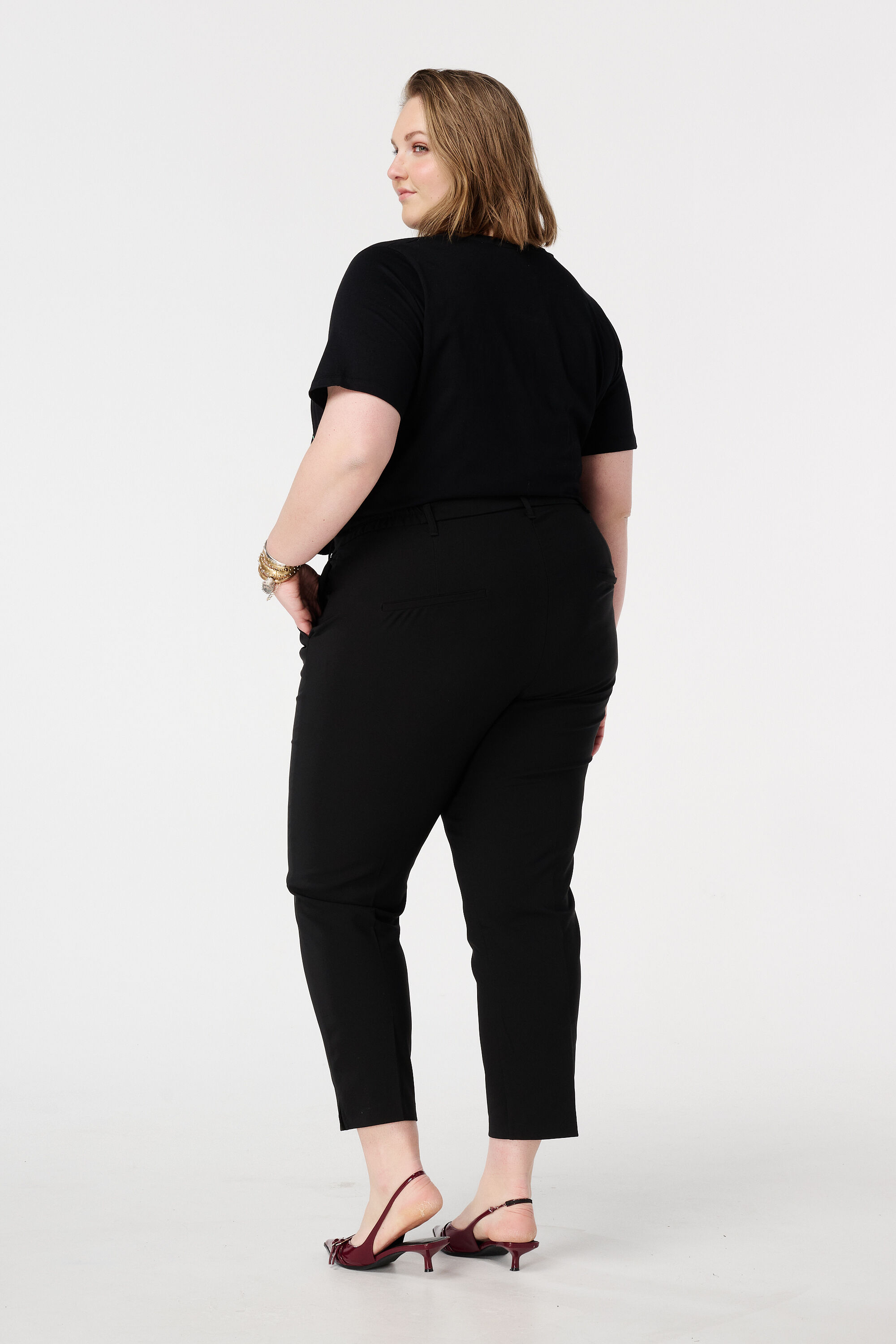 Pantal&oacute;n recto con cintura el&aacute;stica image number 3