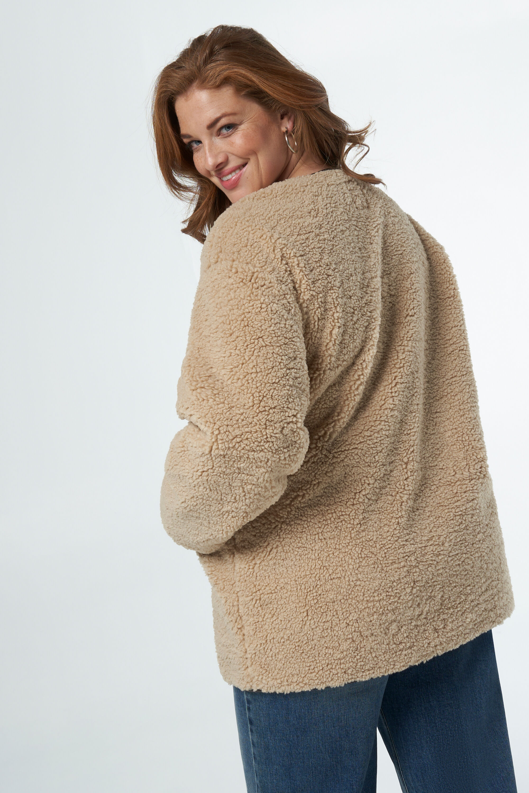 Chaqueta de peluche con detalles de piel image number 3