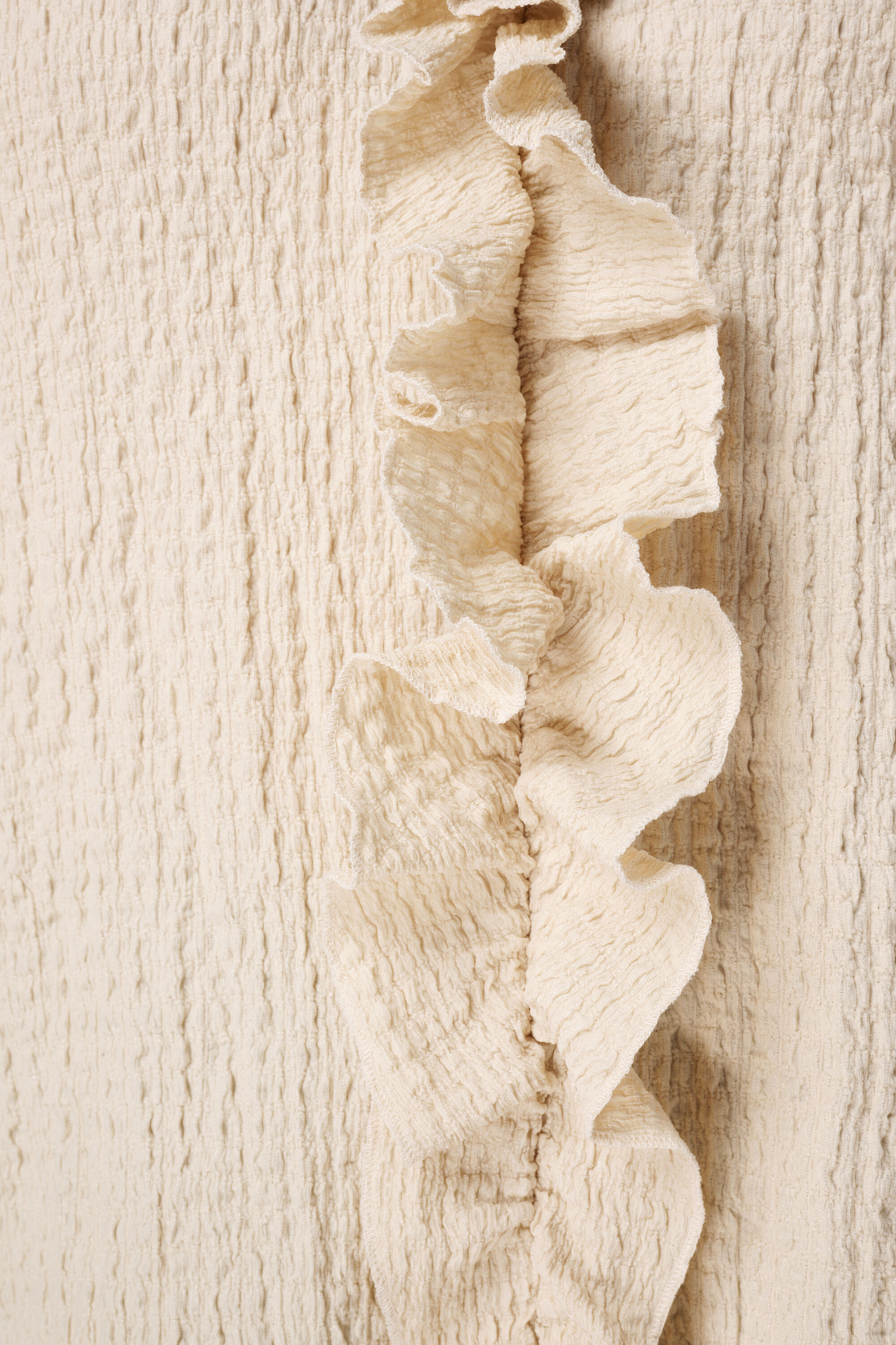 Top con detalles de volantes  image number 6