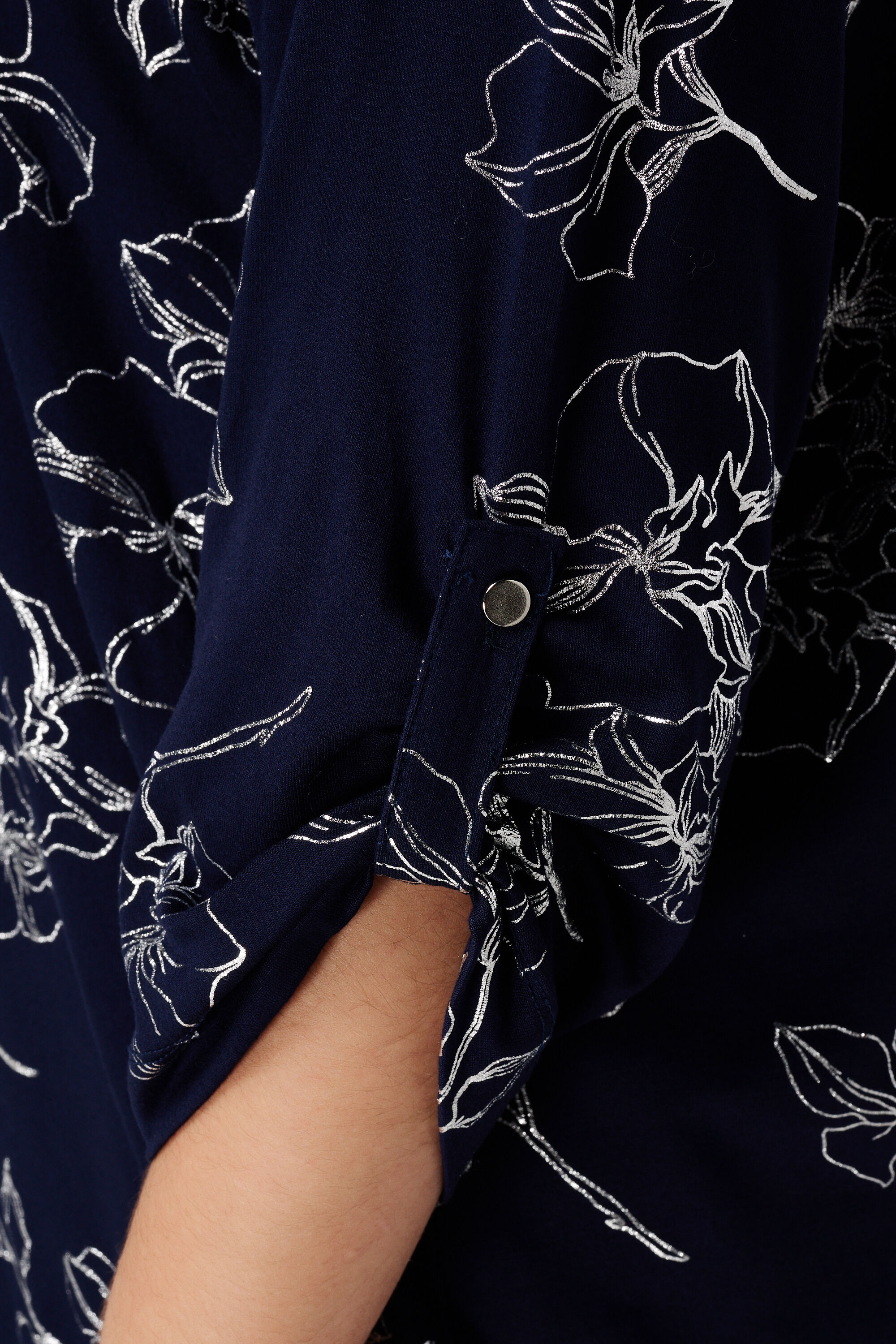 Top con estampado el&aacute;stico y laminado image number 6