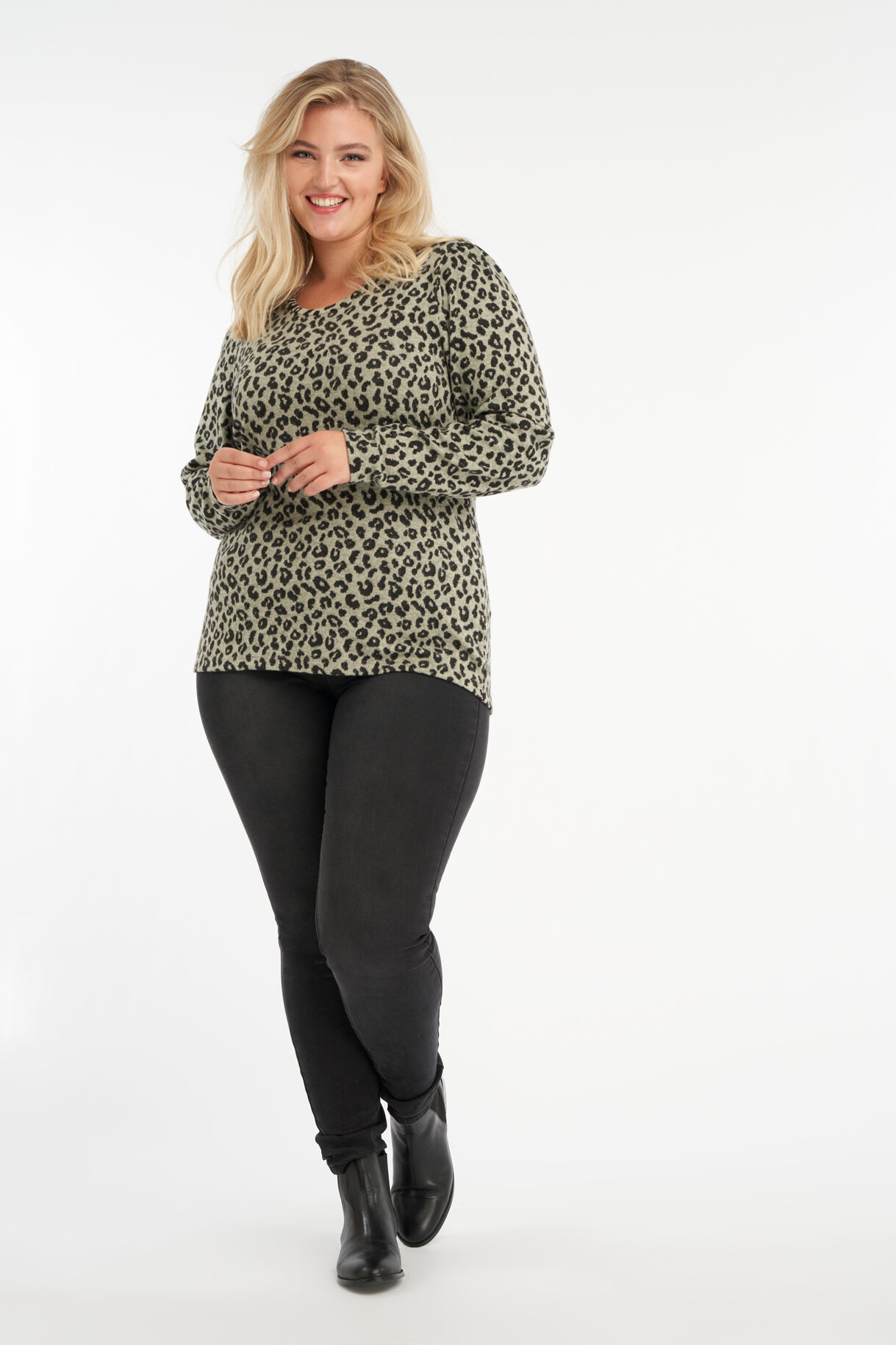 Top con estampado de leopardo image number 5