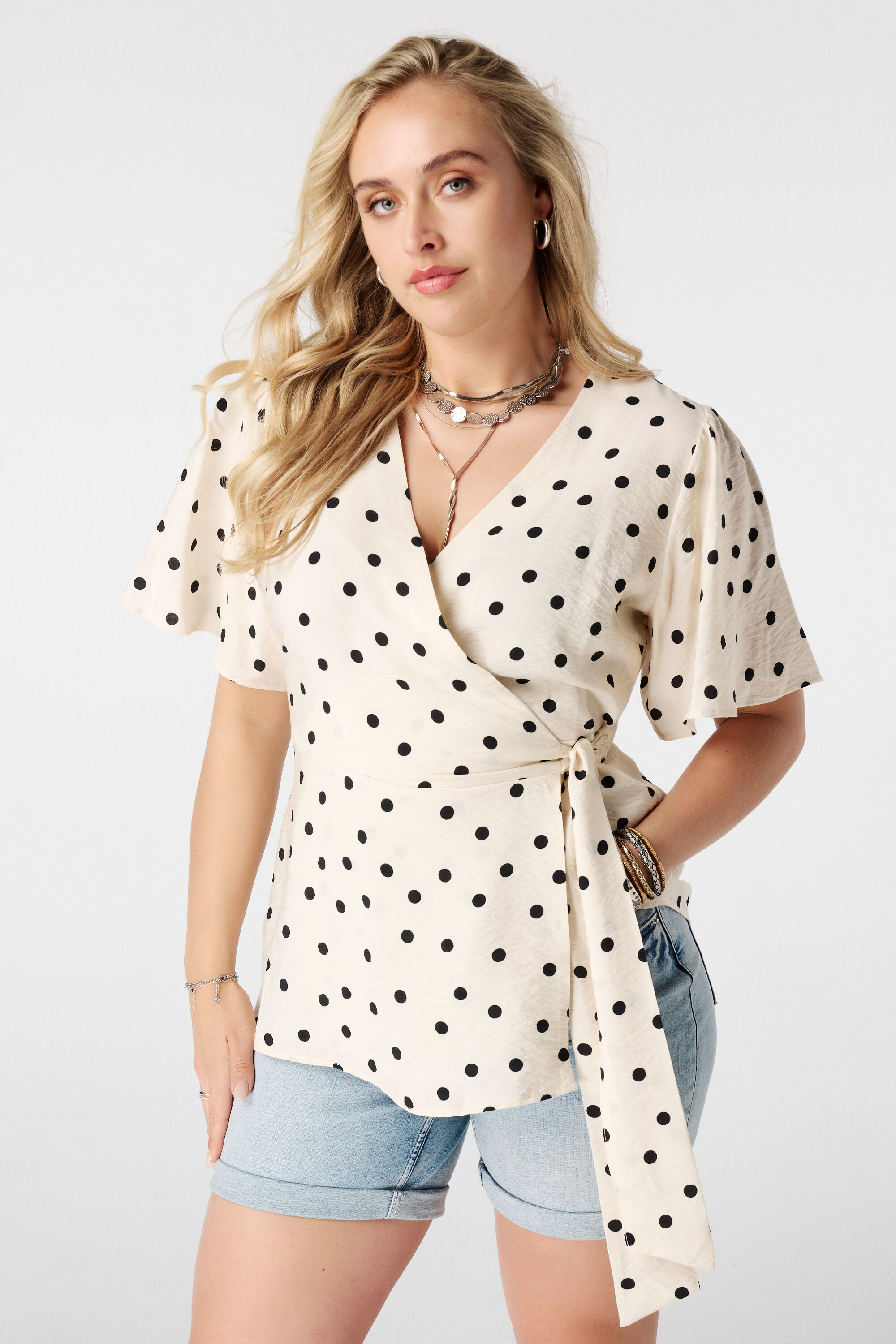 Blusa cruzada con estampado de lunares