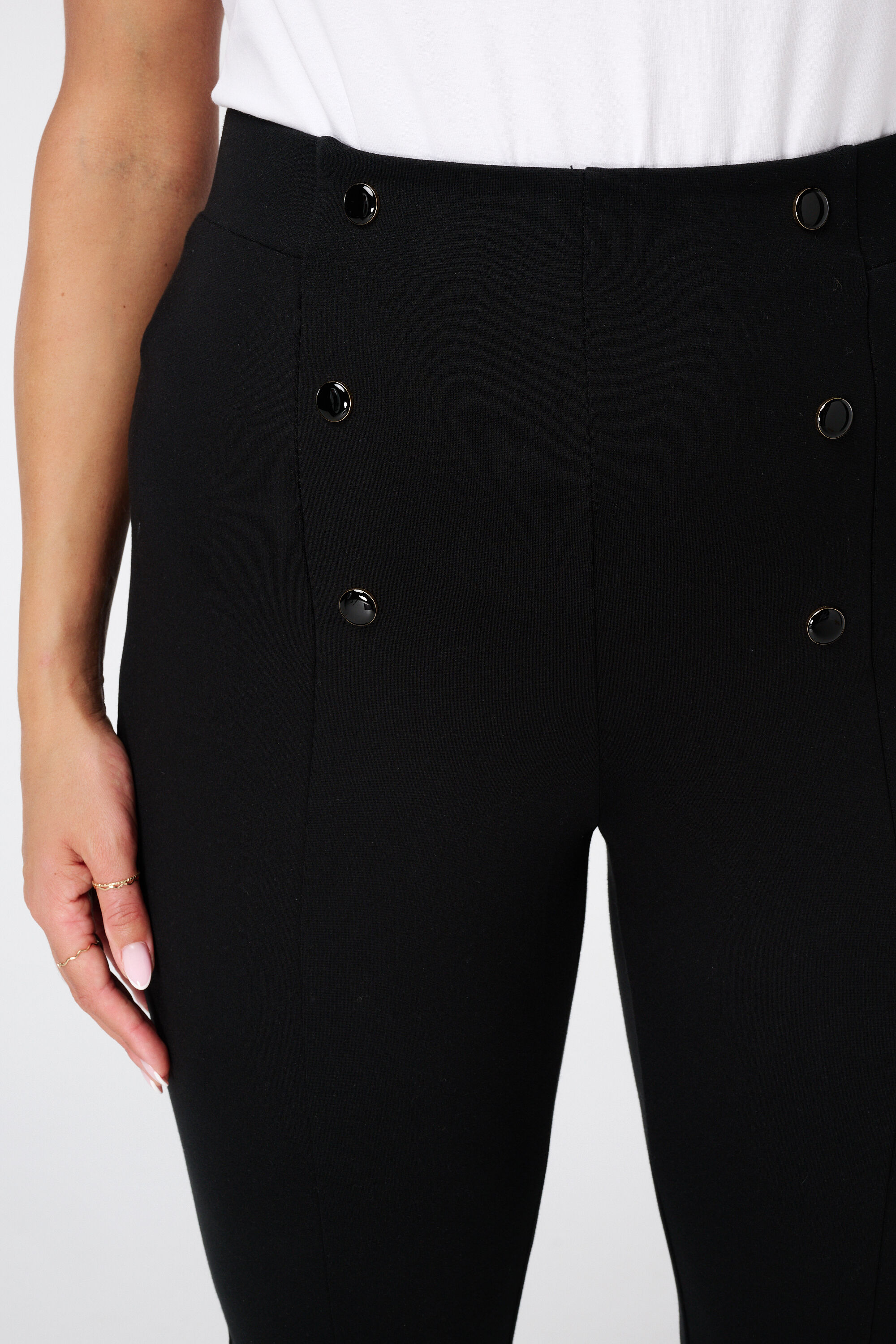 Treggings con botones decorativos image number 4