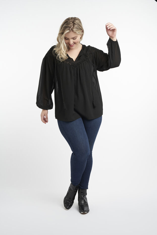 Blusa con detalles de encaje  image number 5