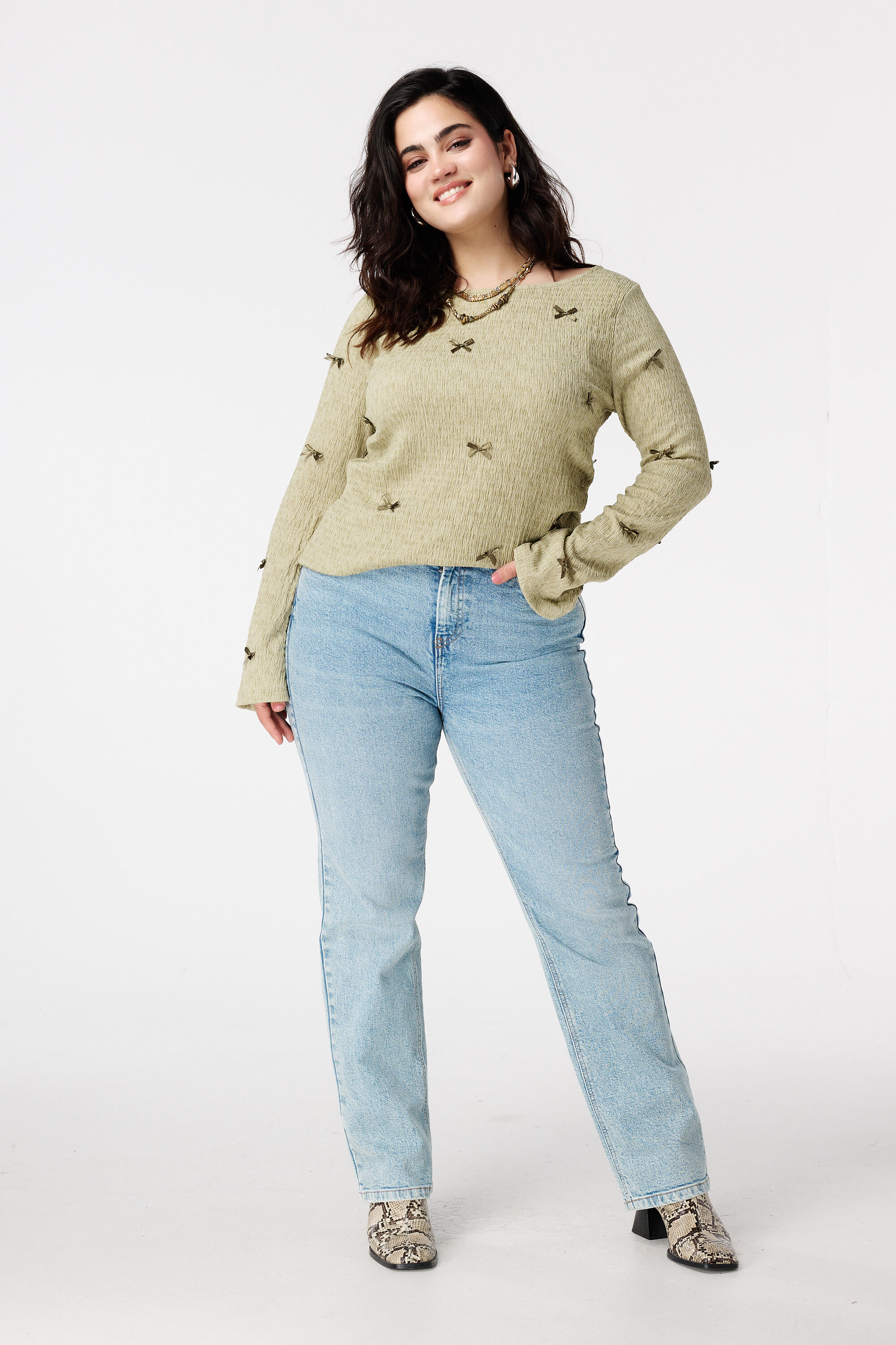 Top con detalles de lazos image number 5