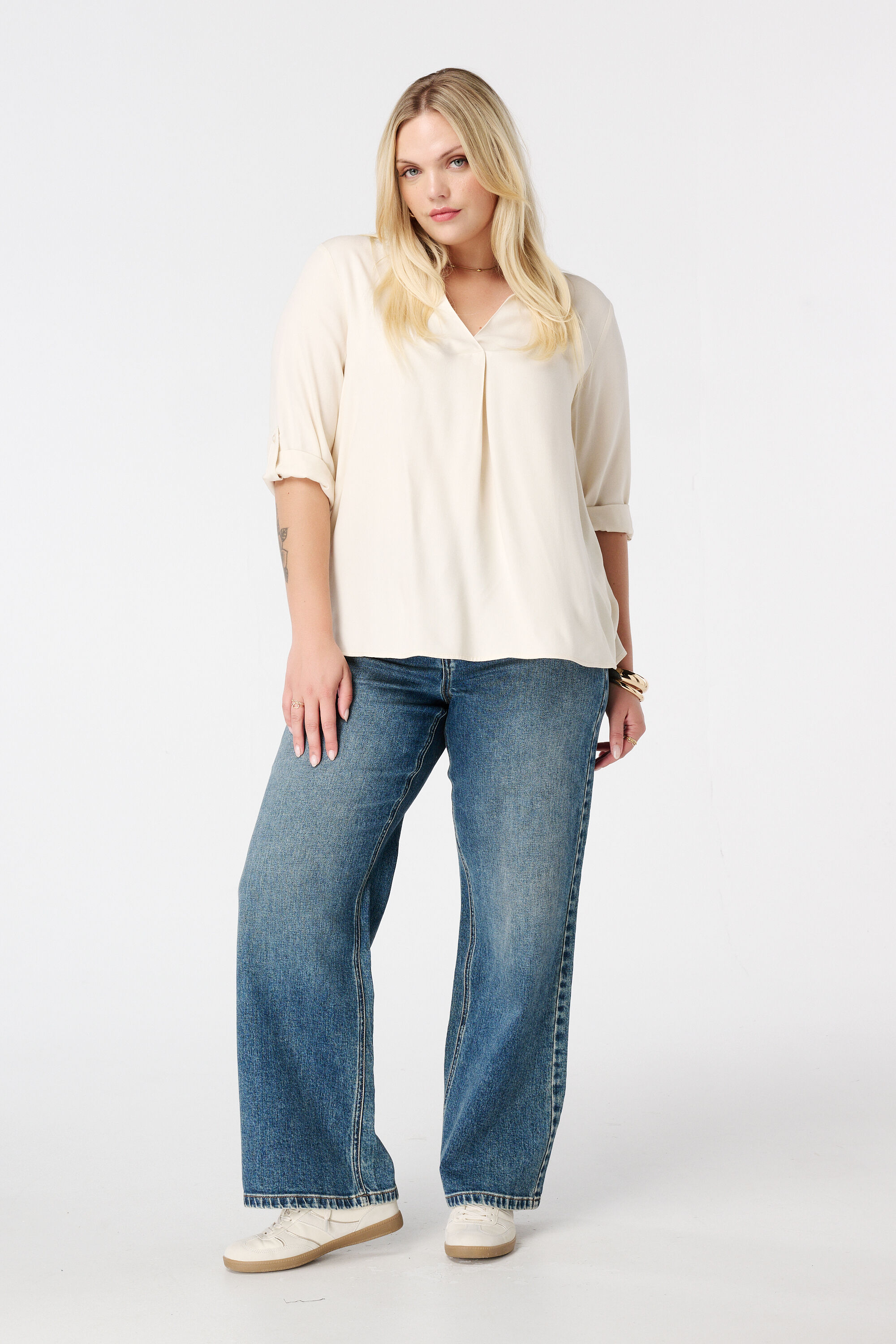 Blusa con mangas enrolladas image number 5