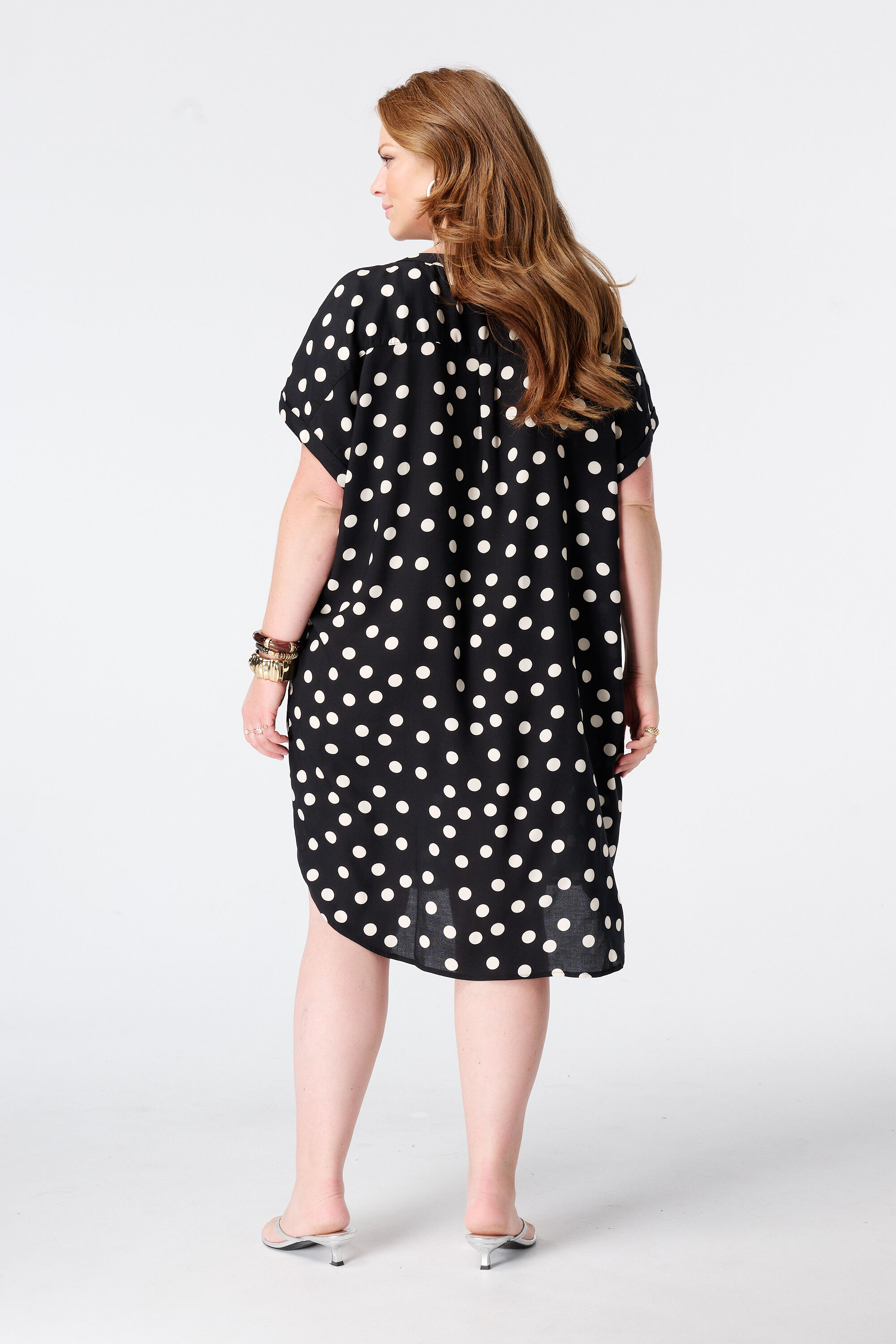 Vestido con escote en V image number 3