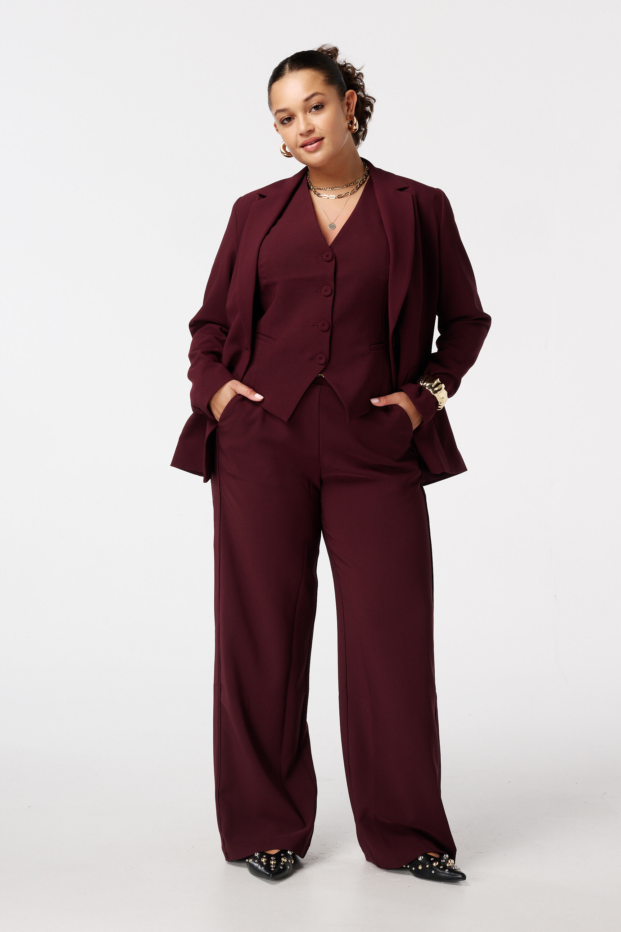 Pantal&oacute;n con hebilla dorada image number 6