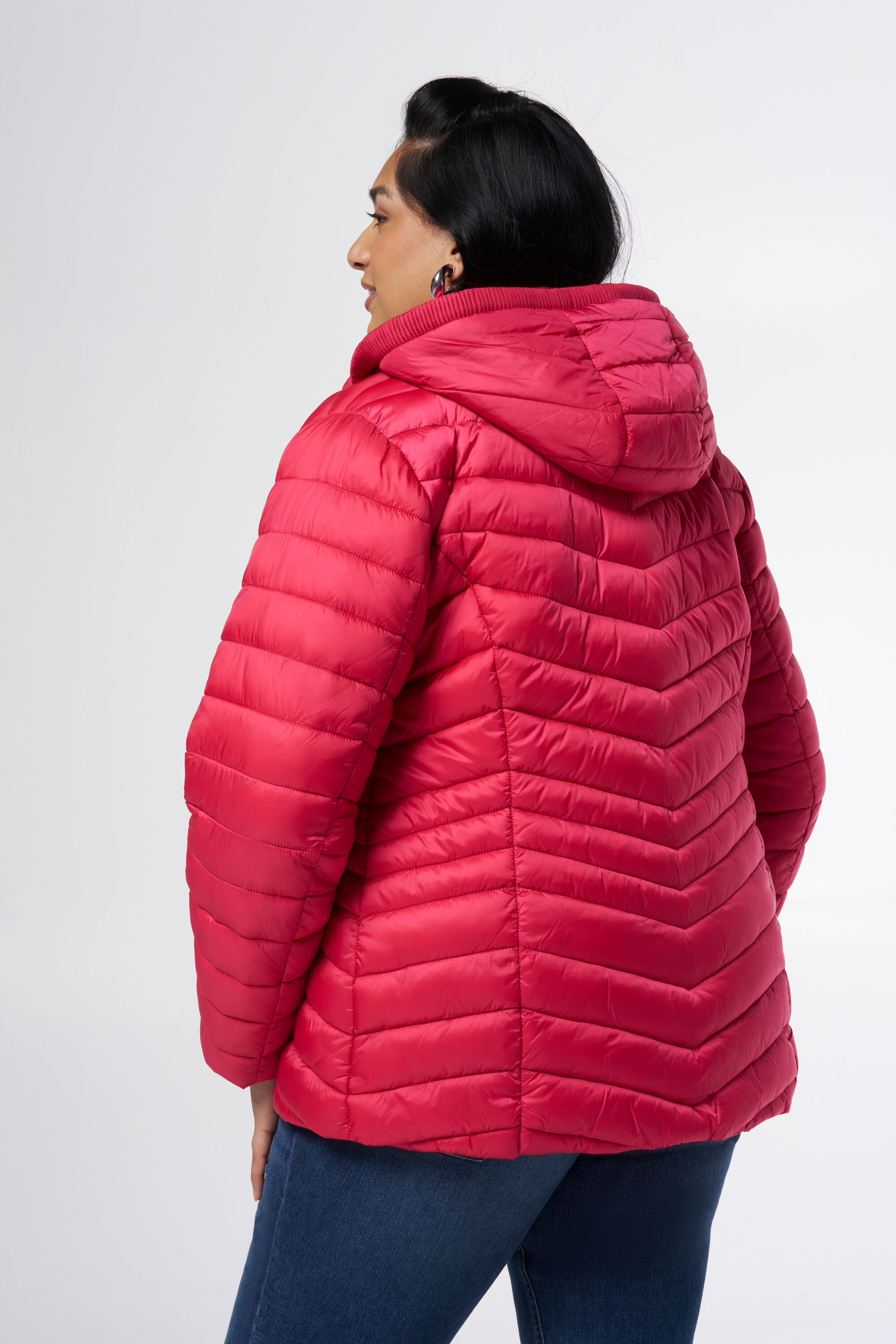 Chaqueta acolchada con capucha  image number 3