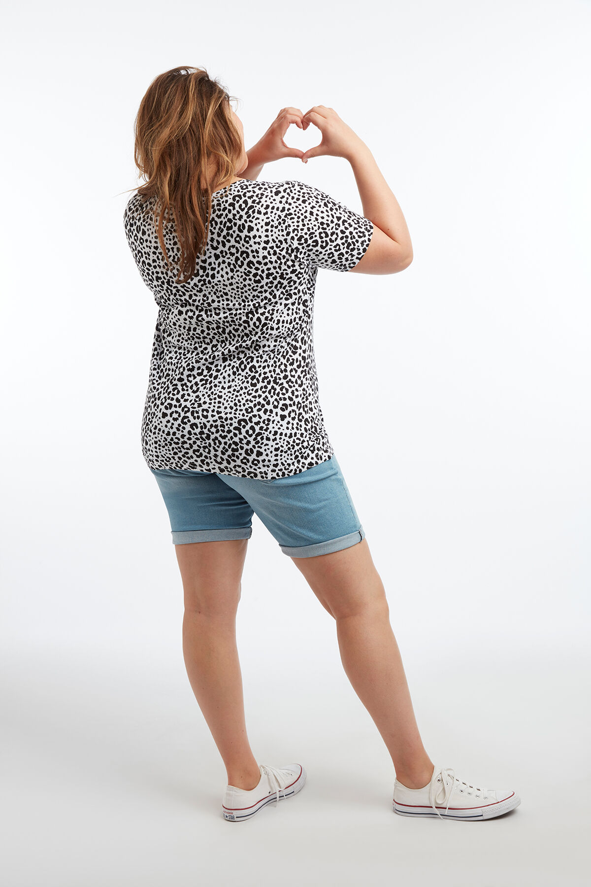 Camiseta con animal print  image number 5