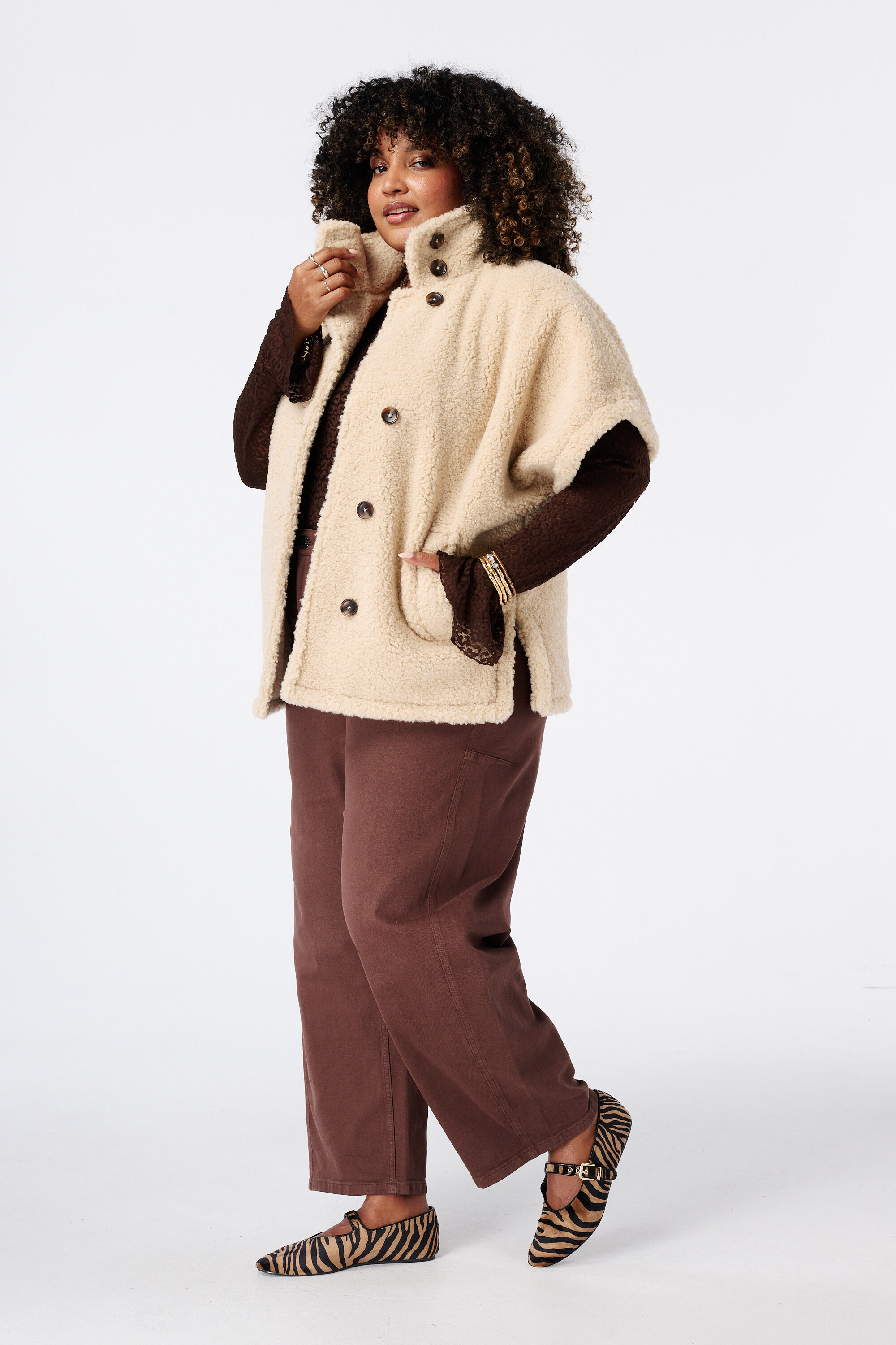 Chaqueta teddy de manga corta image number 5