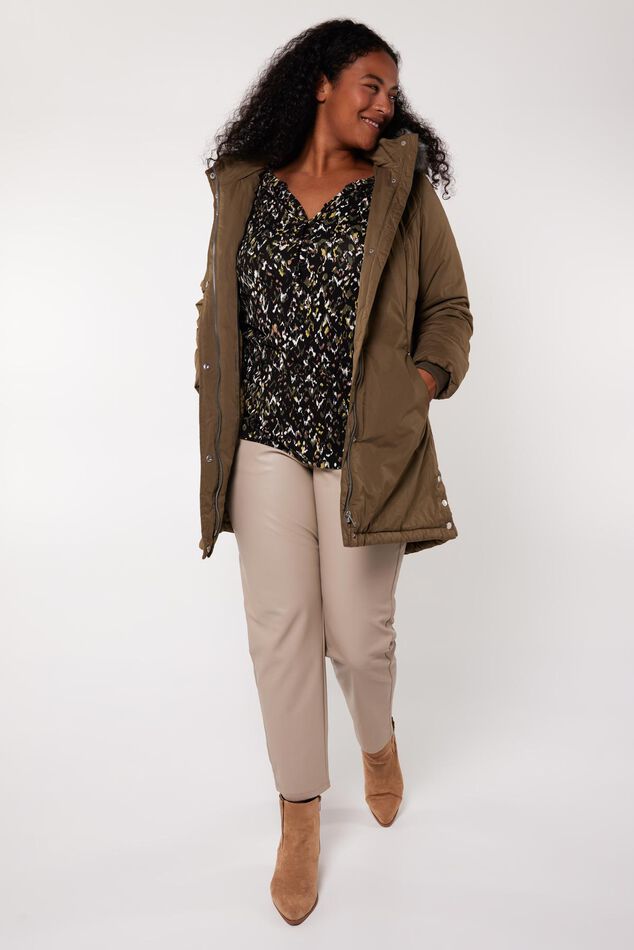 Chaqueta acolchada con capucha image number 5