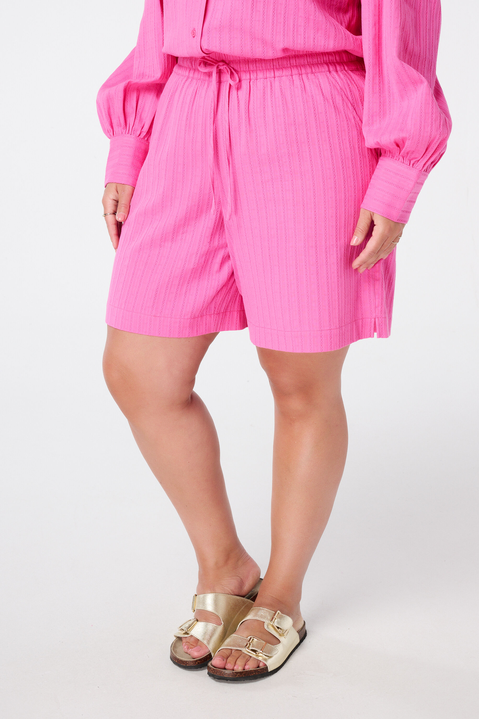 Pantalones cortos con detalles de rayas image number 5