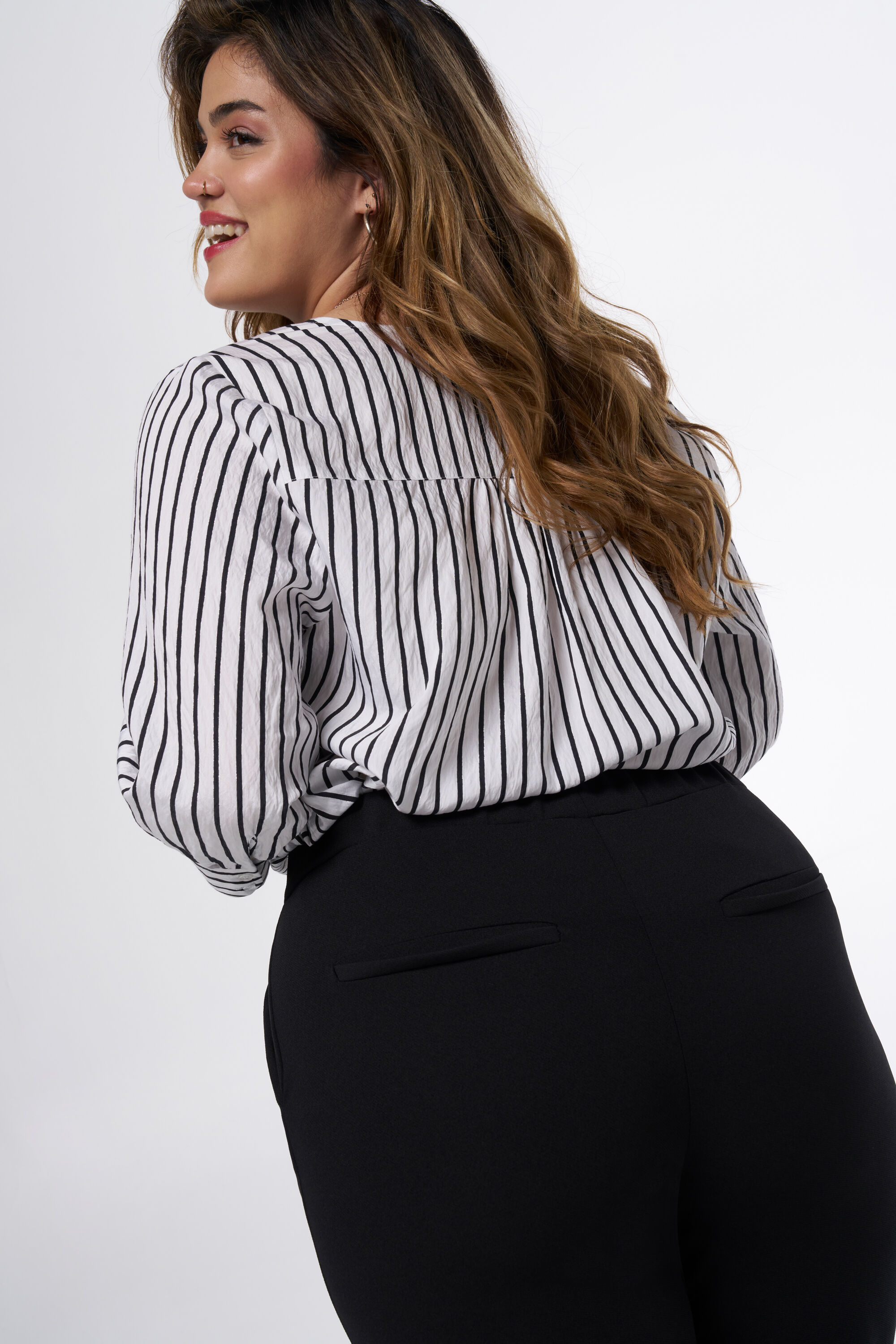 Pantalones el&aacute;sticos con pernera ancha image number 2