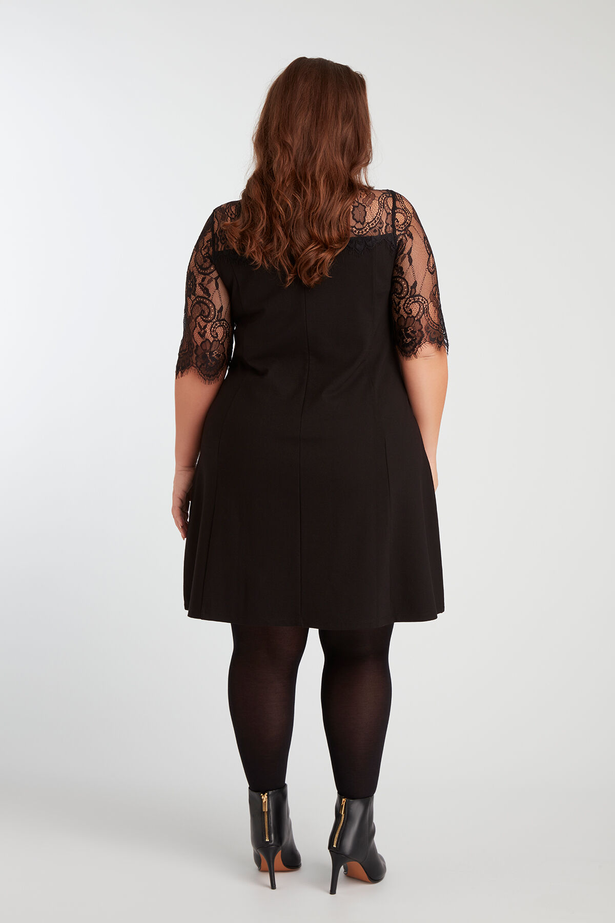 Vestido con encaje image number 5