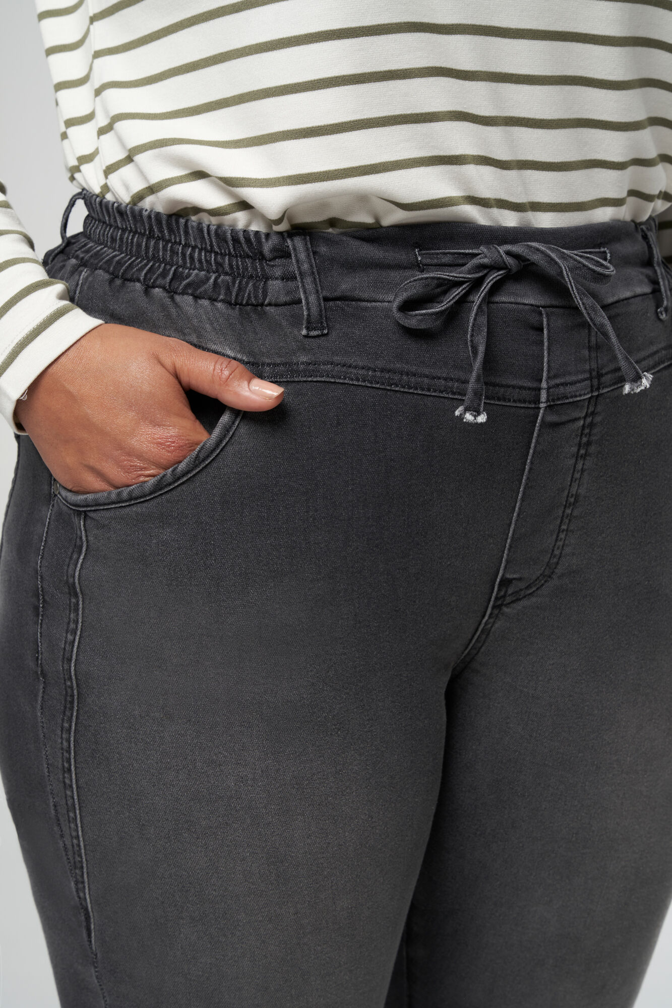 Pantalones jogger de denim image number 4