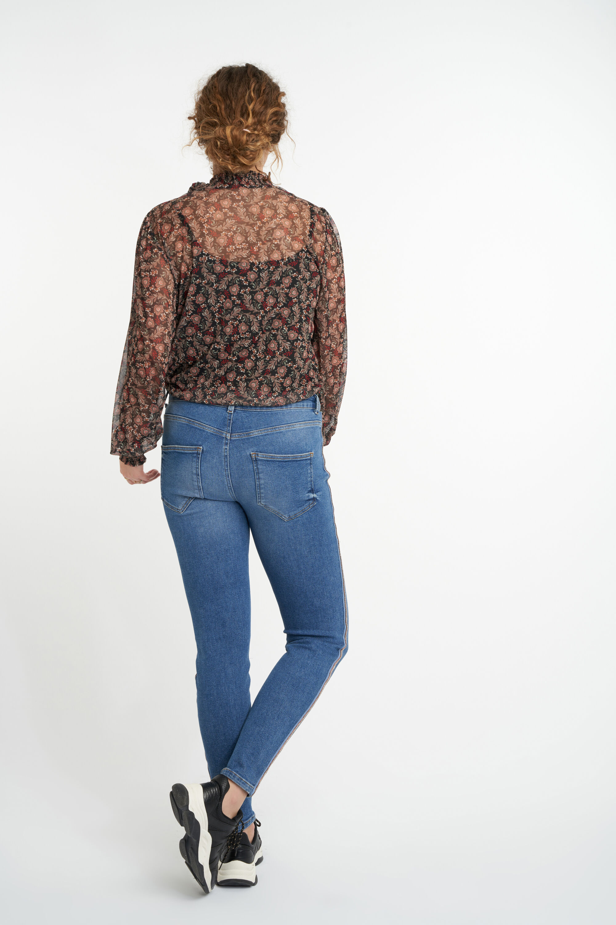 Vaqueros con detalle lateral image number 3