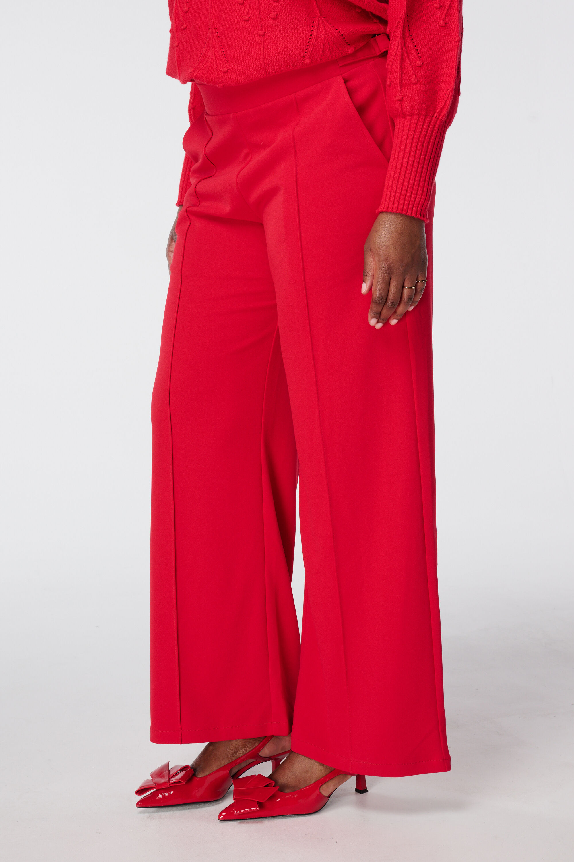 Pantalones el&aacute;sticos de corte recto image number 5