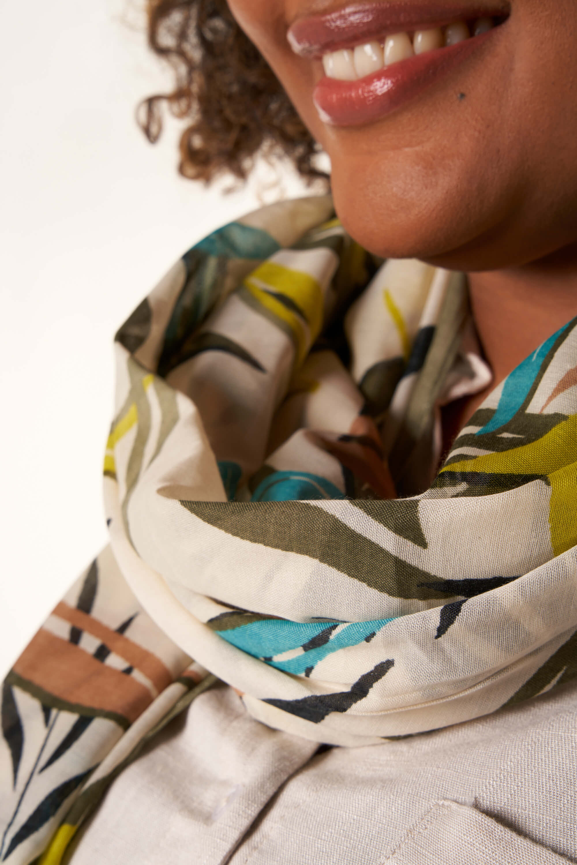 Fular con estampado  image number 1