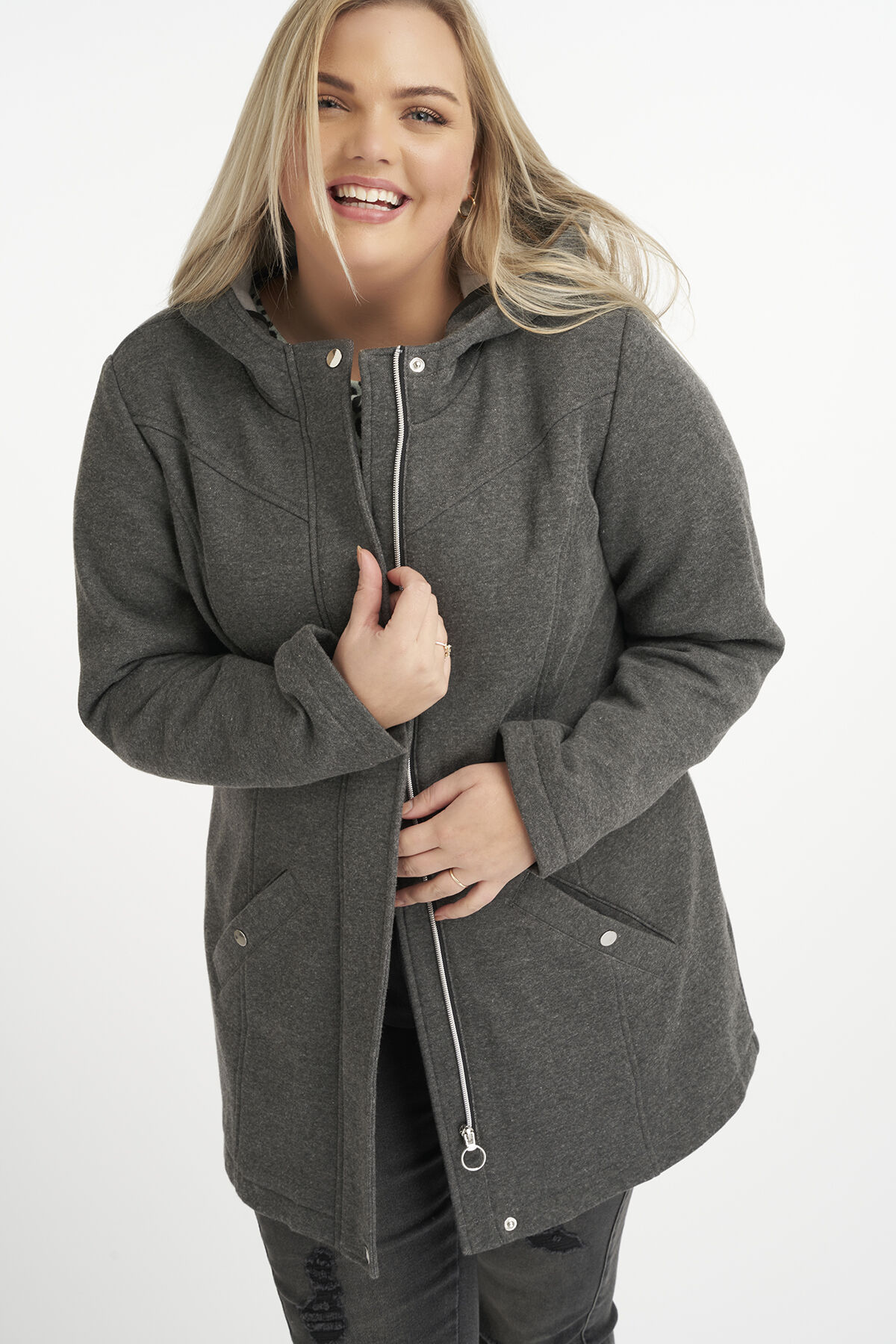 Chaqueta con capucha image number 6