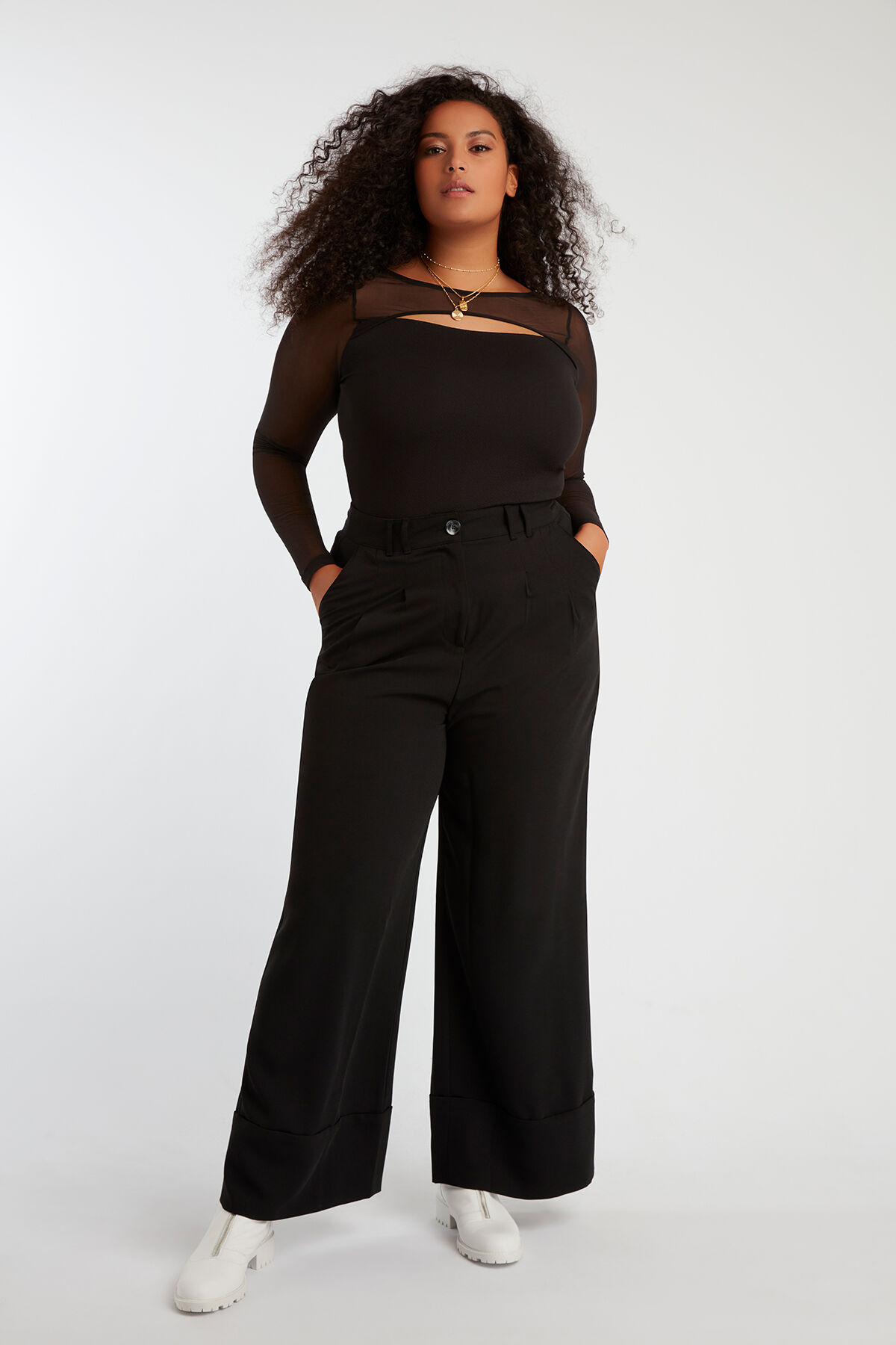 Pantalones anchos plisados image number 3