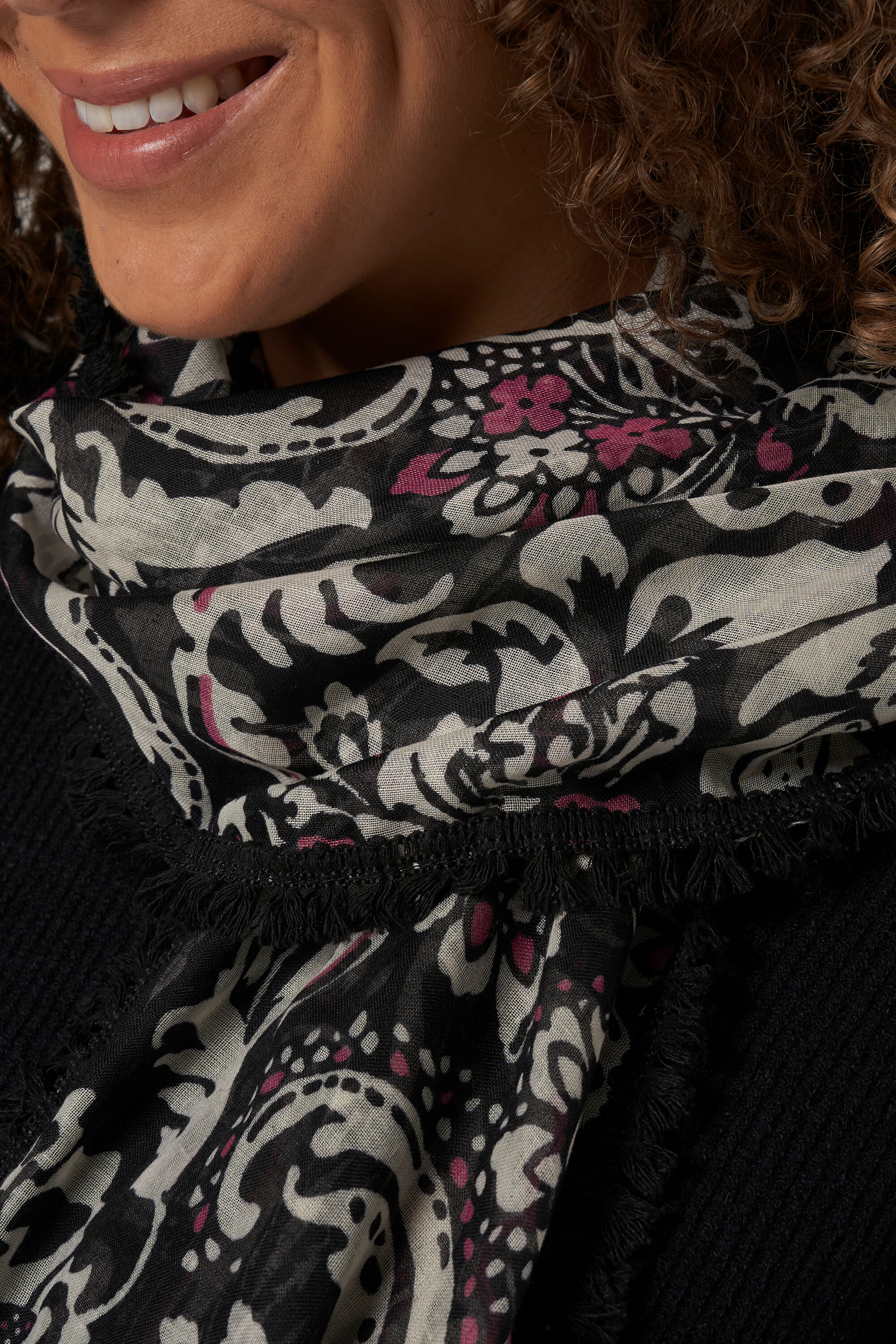 Fular estampada image number 2