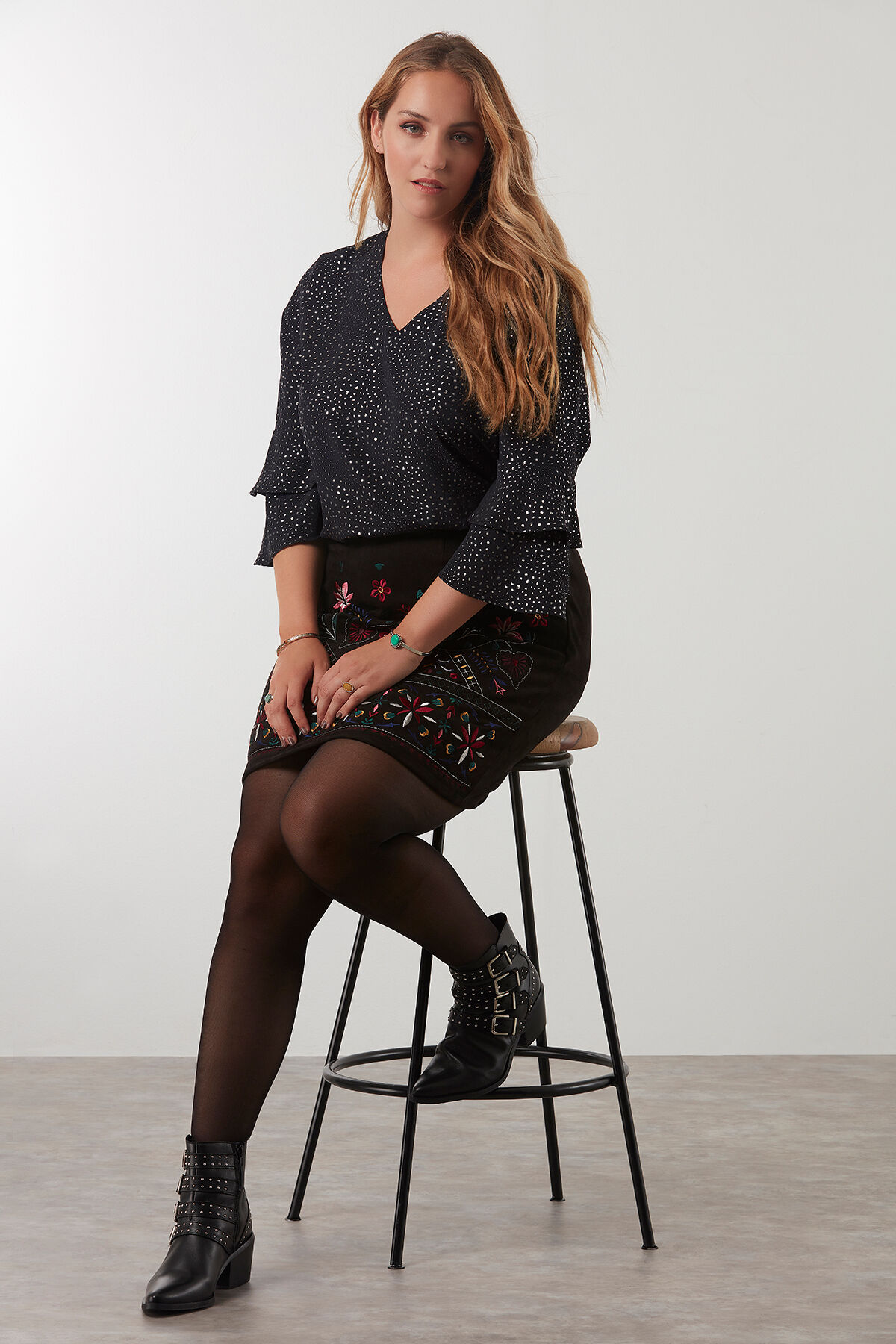 Blusa con mangas de volantes image number 3