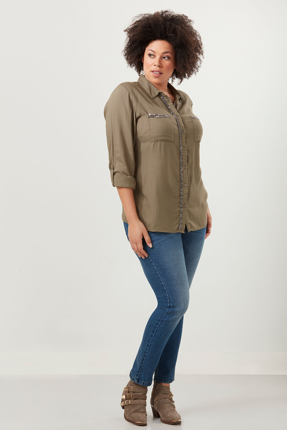 Blusa con lentejuelas y cuentas image number 3