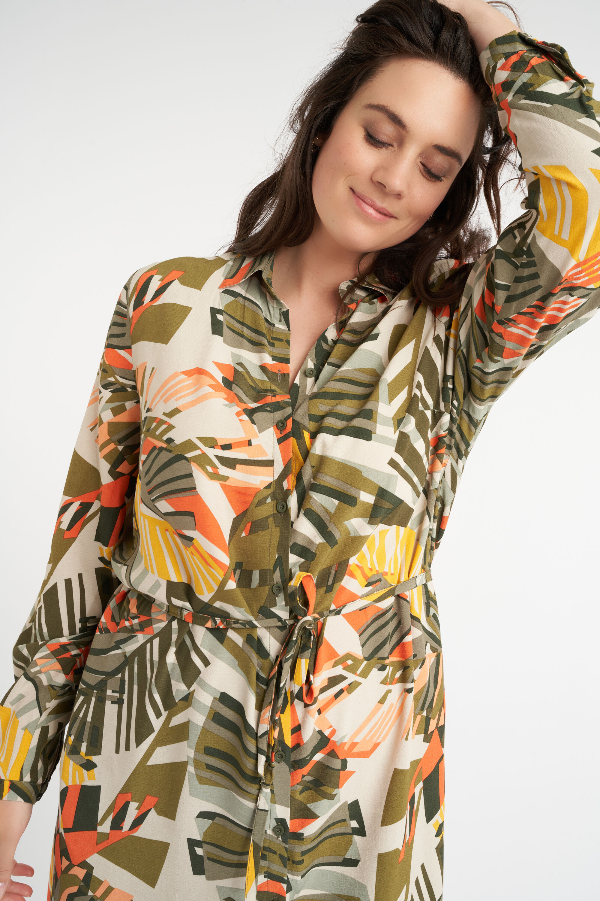 Vestido largo con cinto atado image number 4