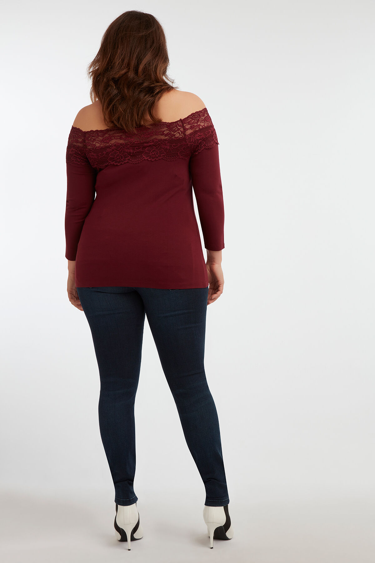 Top con puntilla de encaje image number 4