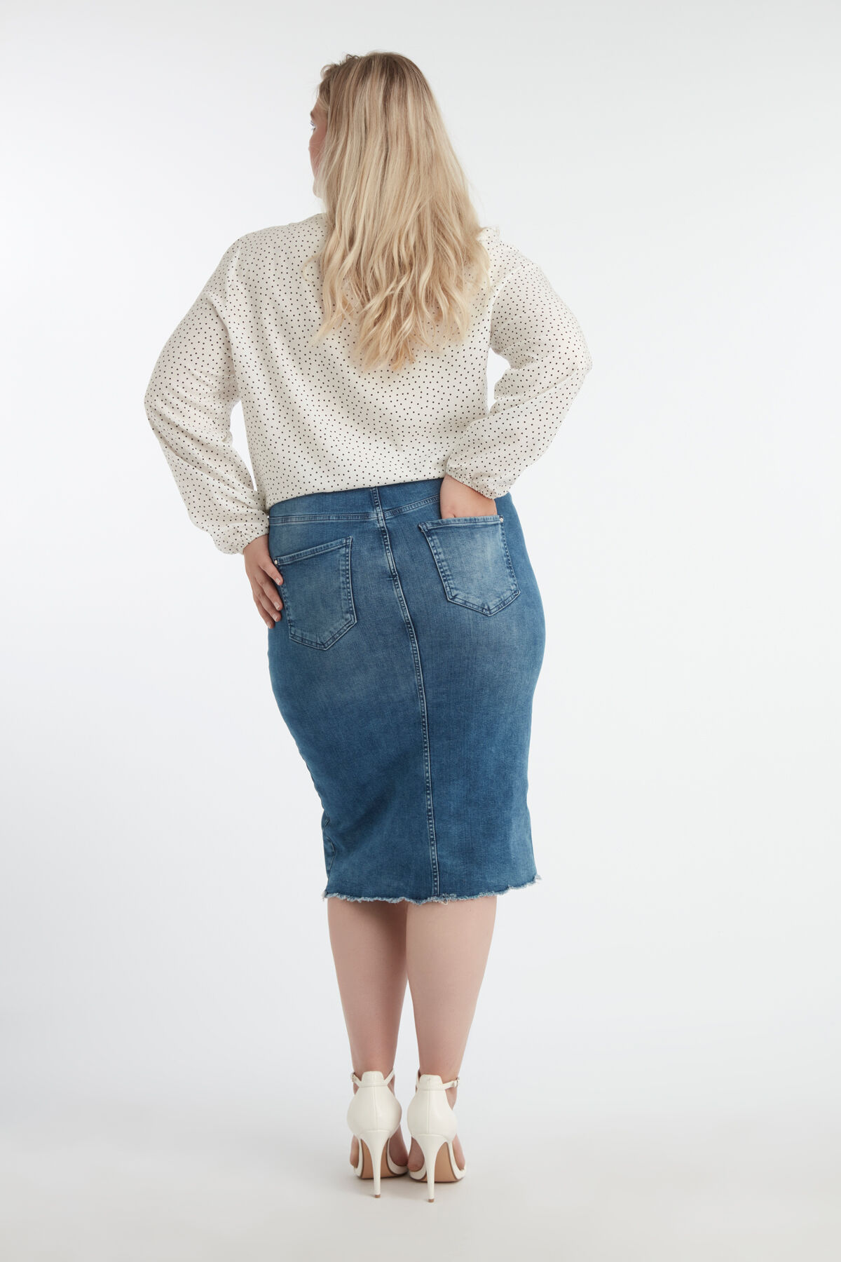 Falda vaquera con abertura image number 4