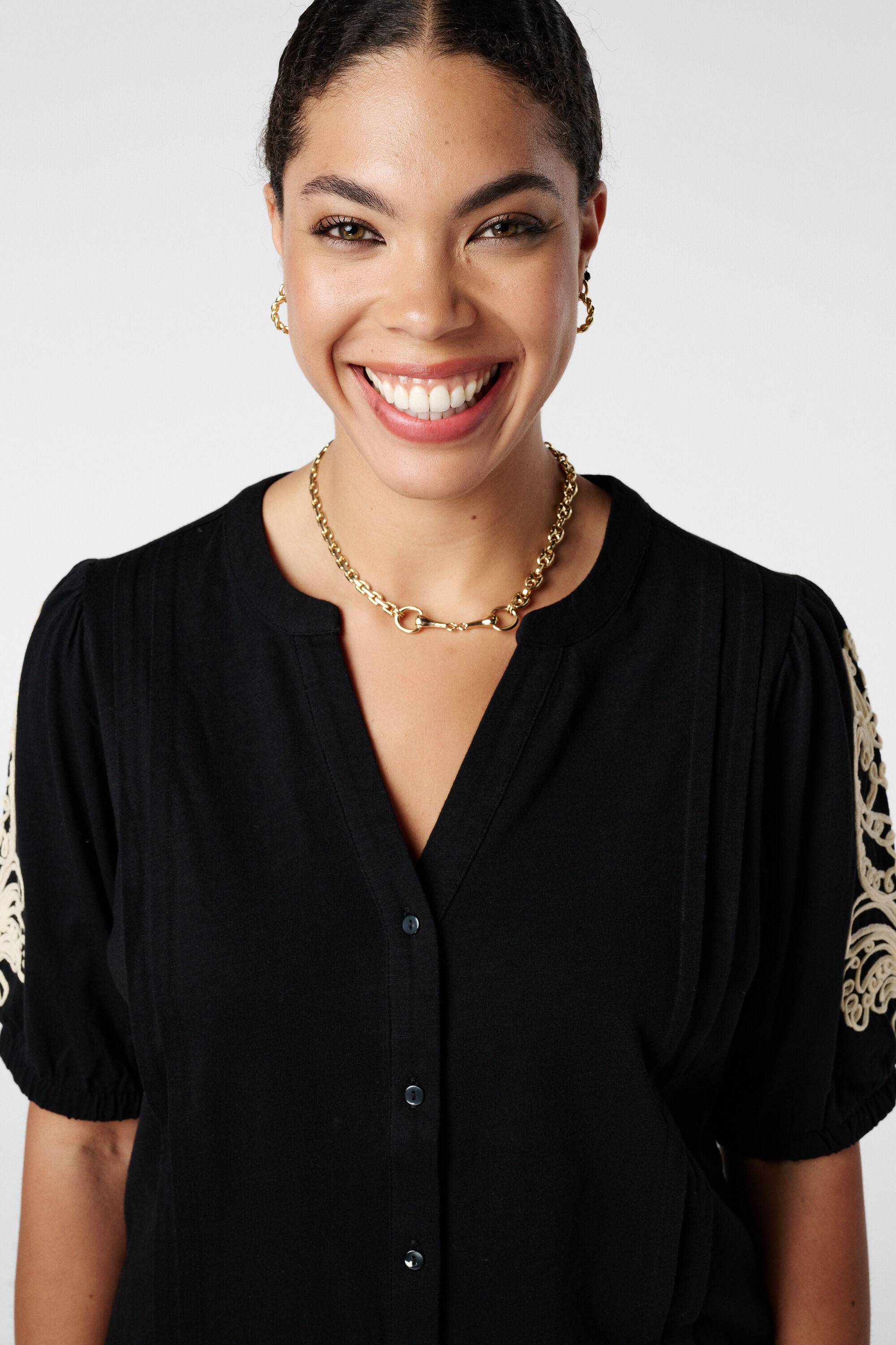 Top con mangas bordadas image number 4