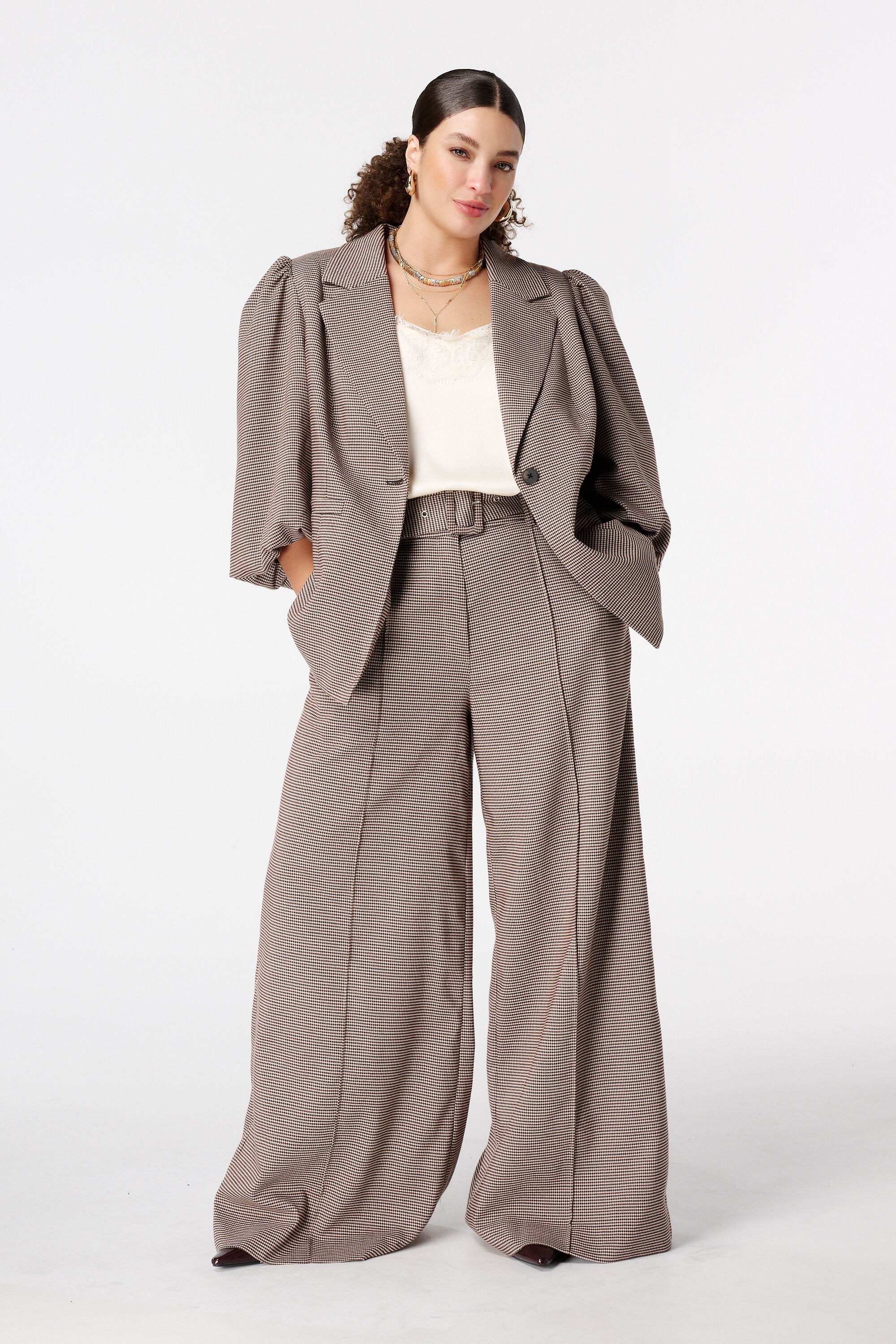 Blazer a cuadros con mangas abullonadas image number 3