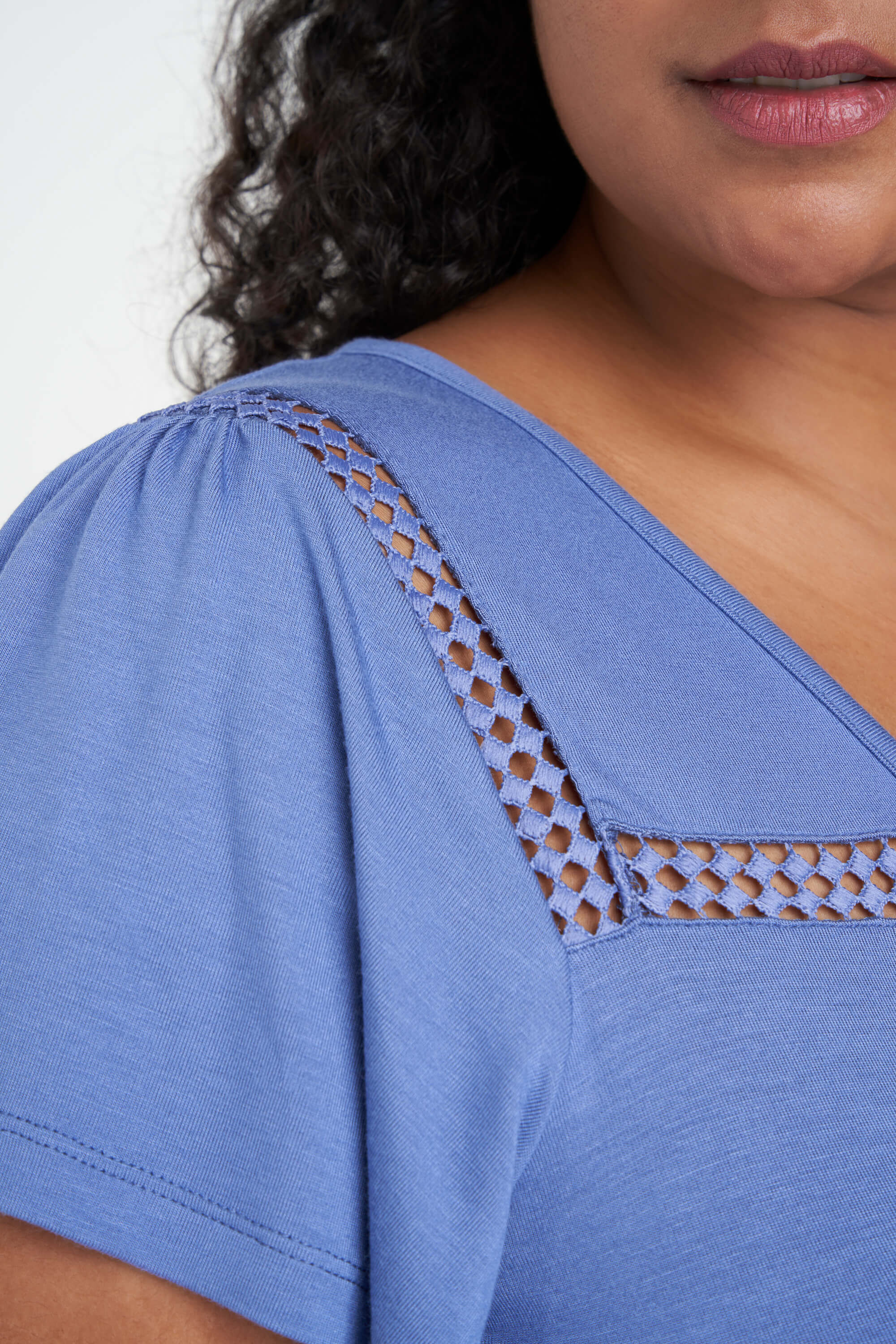 Camiseta con mangas con volantes  image number 4